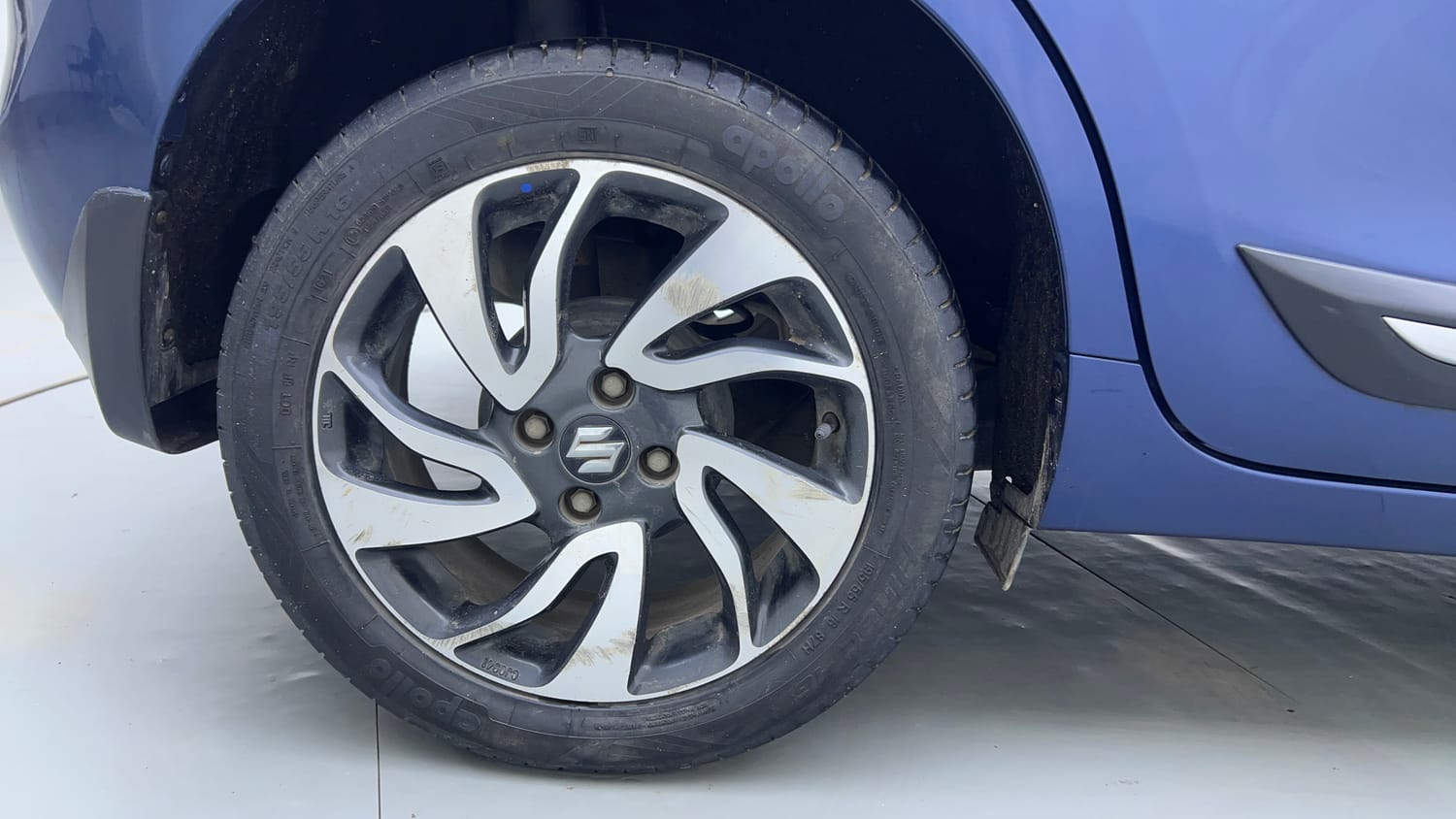 Used 2021 Maruti Suzuki Baleno Zeta Petrol Manual tyres RIGHT REAR TYRE RIM VIEW
