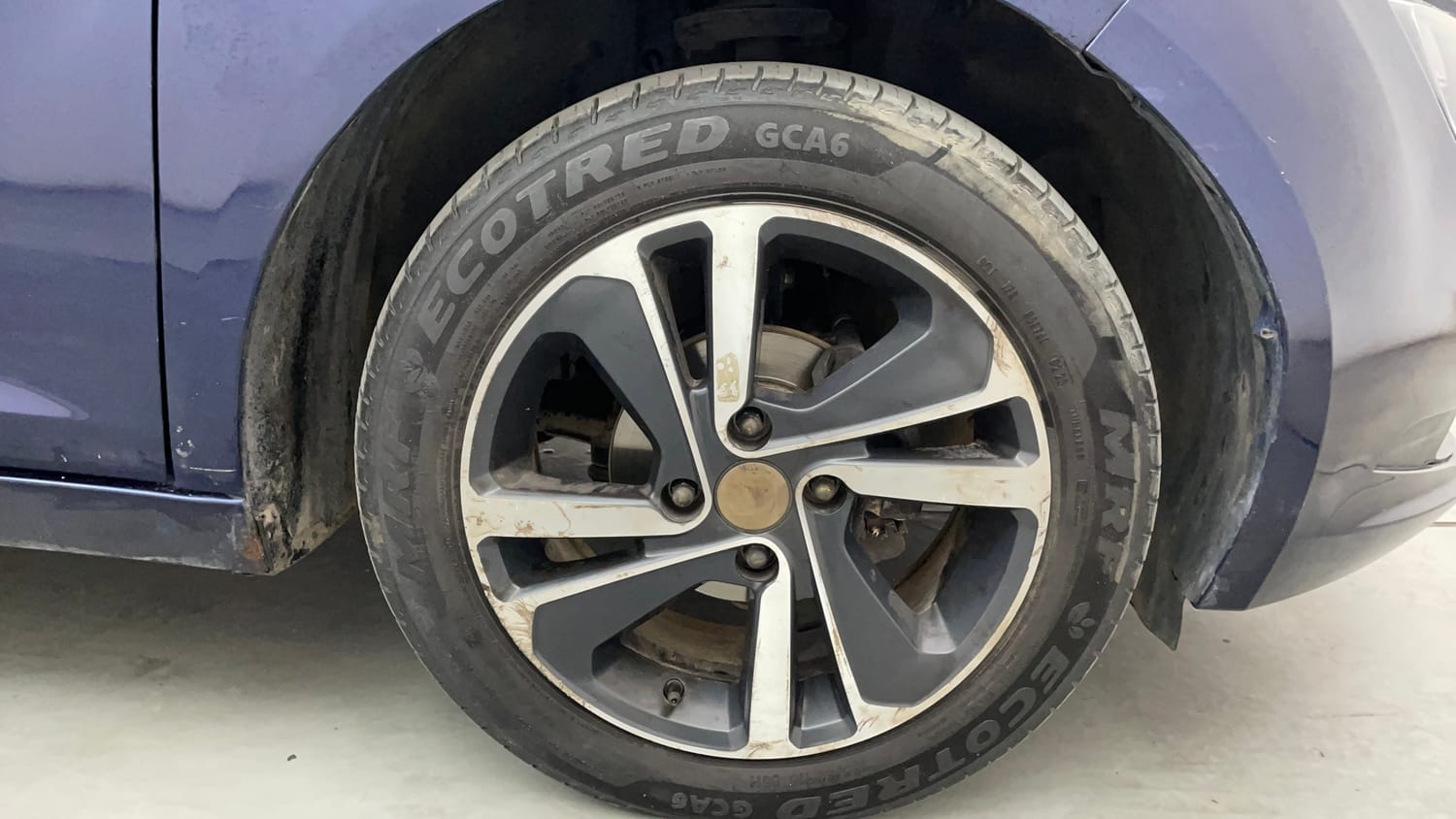Used 2023 Tata Altroz XZ Plus Petrol Petrol Manual tyres RIGHT FRONT TYRE RIM VIEW