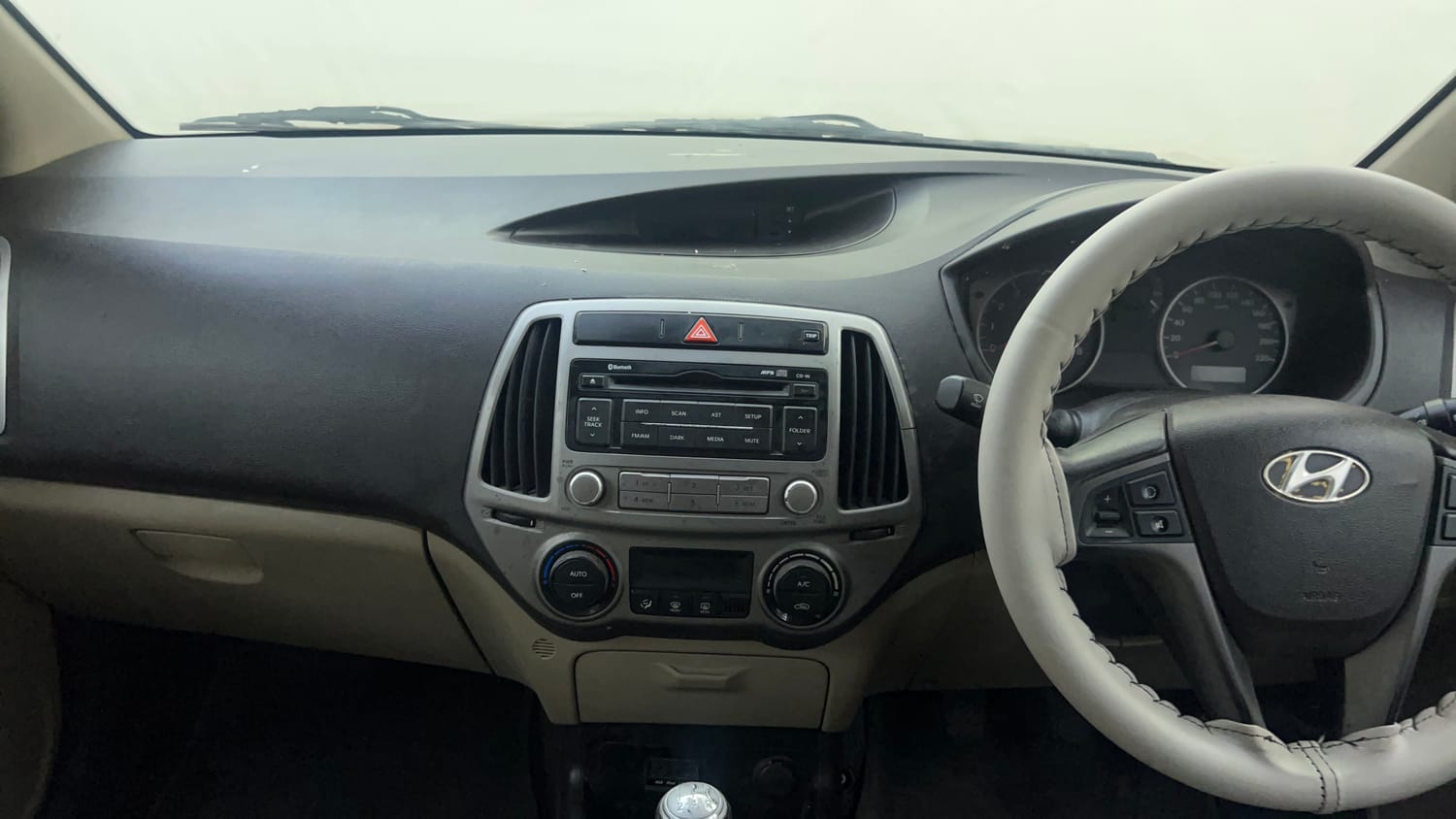 Used 2014 Hyundai i20 Sportz 1.2 Petrol Manual interior MUSIC SYSTEM & AC CONTROL VIEW