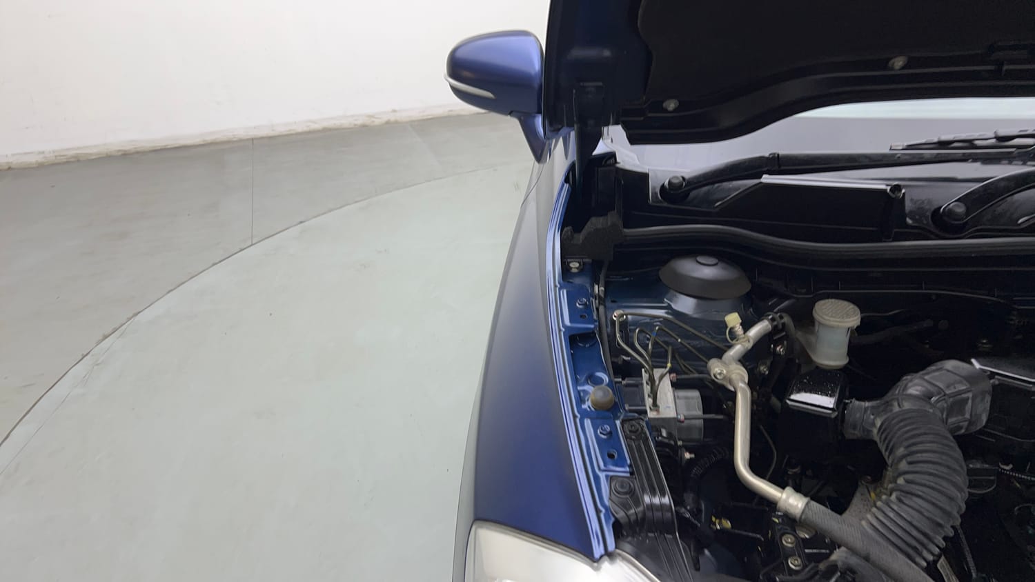 Used 2021 Maruti Suzuki S-Cross Zeta Petrol Manual engine ENGINE RIGHT SIDE HINGE & APRON VIEW