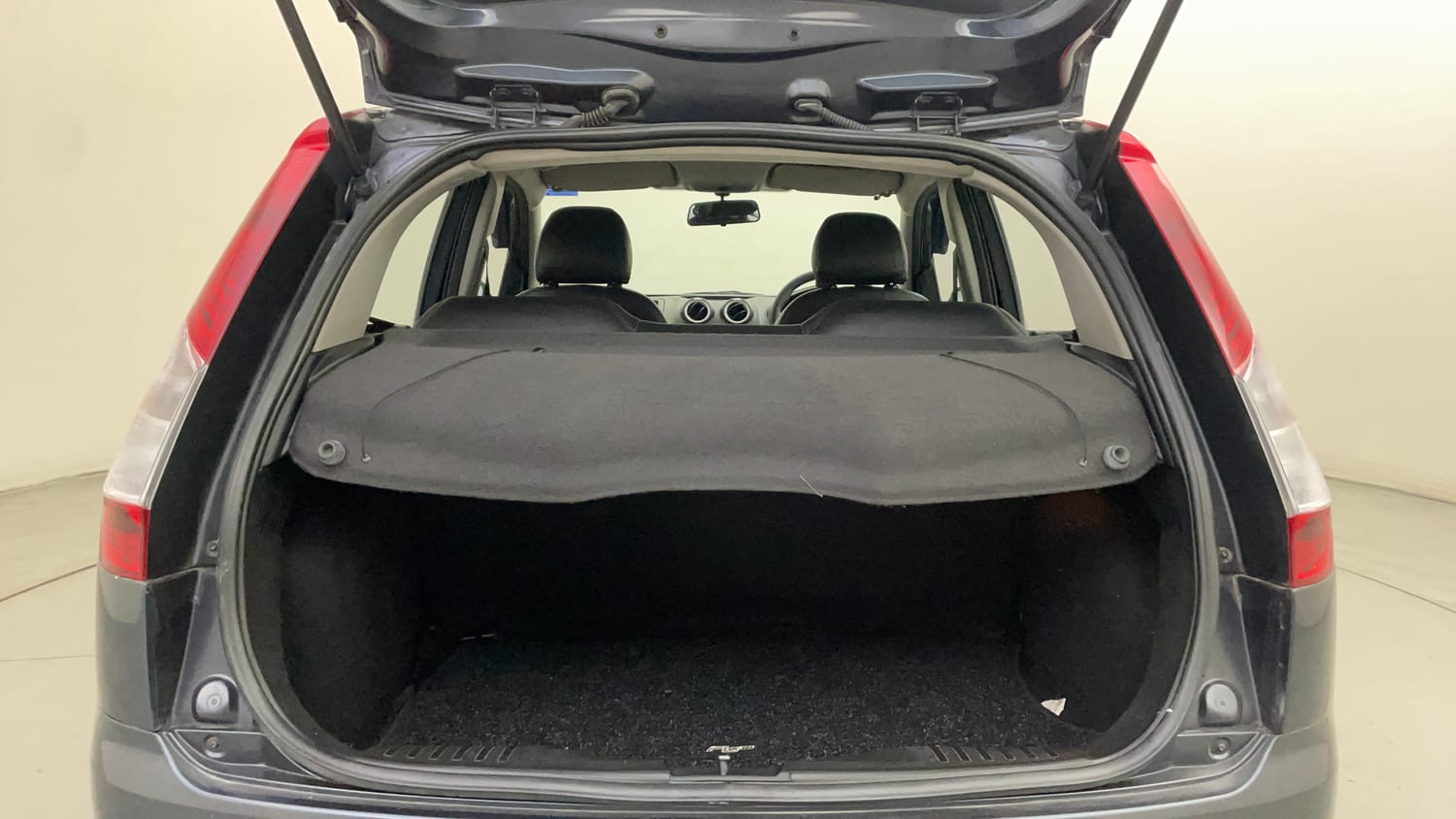 Used 2013 Ford Figo Duratec Petrol ZXI 1.2 Petrol Manual interior DICKY INSIDE VIEW