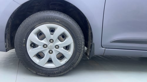 Used 2016 Hyundai Elite i20 Sportz 1.2 Petrol Manual tyres LEFT FRONT TYRE RIM VIEW