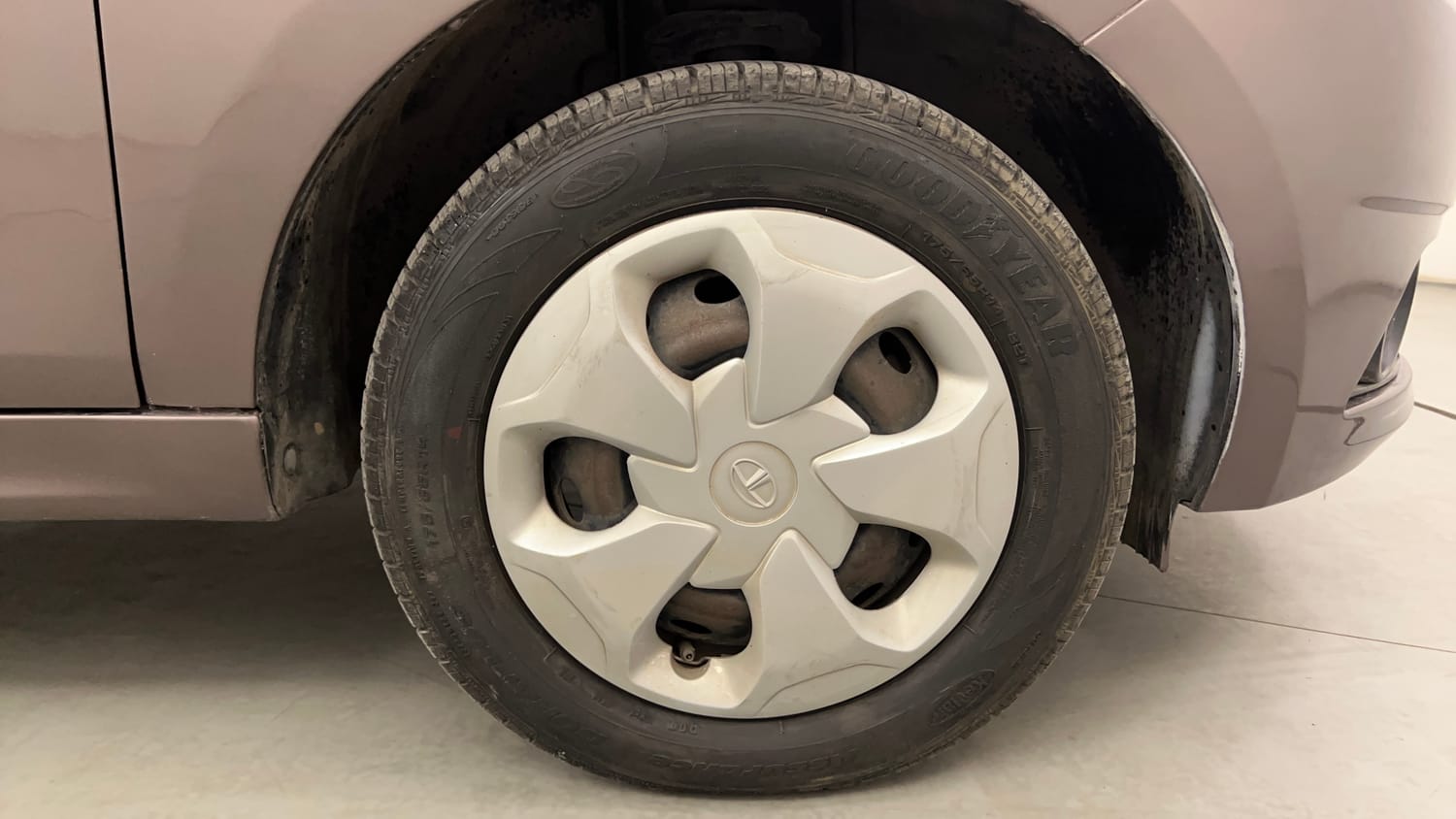 Used 2016 Tata Tiago Revotron XT Petrol Manual tyres RIGHT FRONT TYRE RIM VIEW