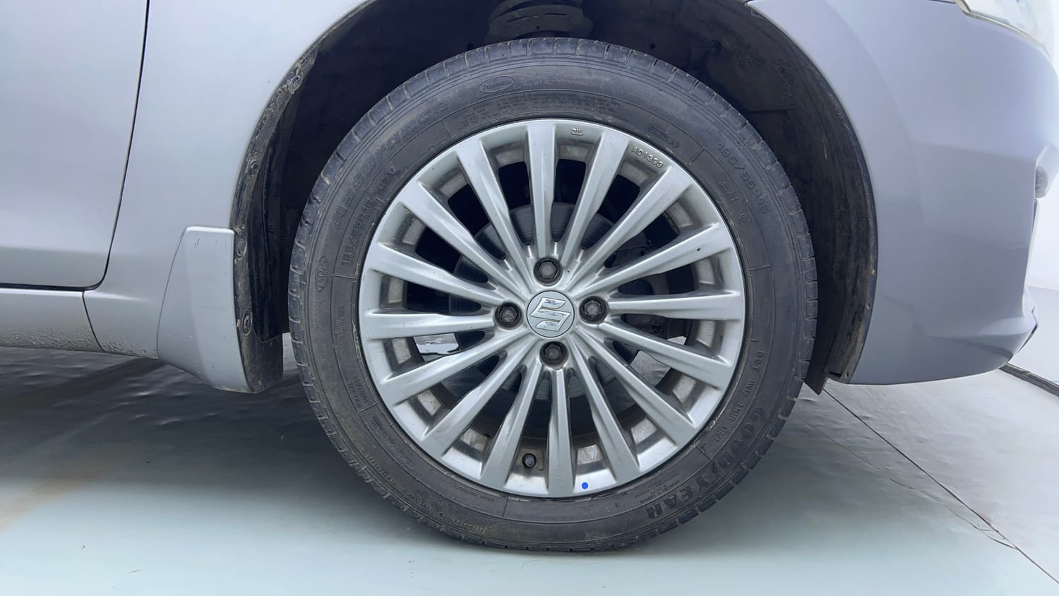 Used 2017 Maruti Suzuki Ciaz Alpha 1.4 AT Petrol Automatic tyres RIGHT FRONT TYRE RIM VIEW
