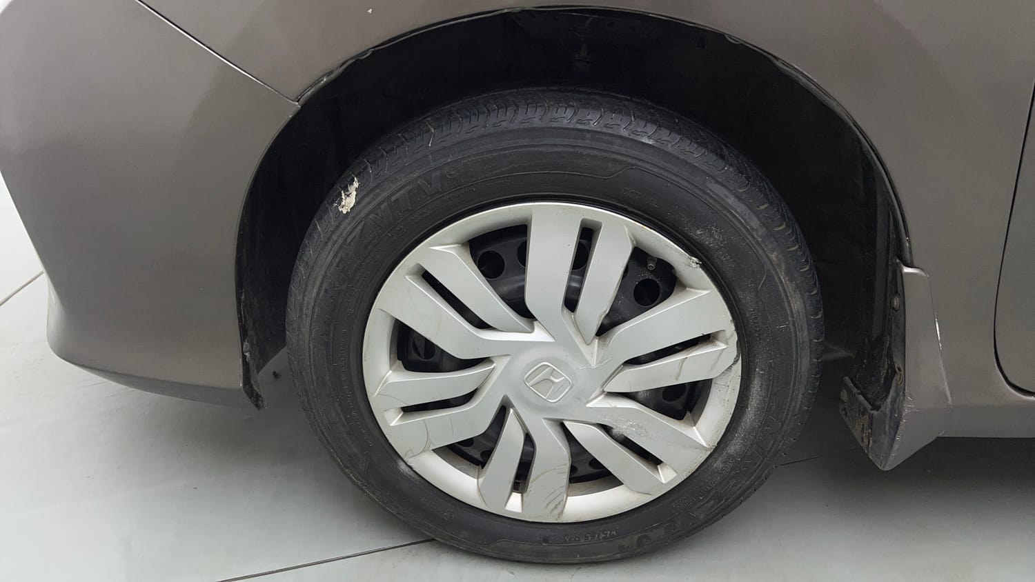Used 2016 Honda City SV CVT Petrol Automatic tyres LEFT FRONT TYRE RIM VIEW