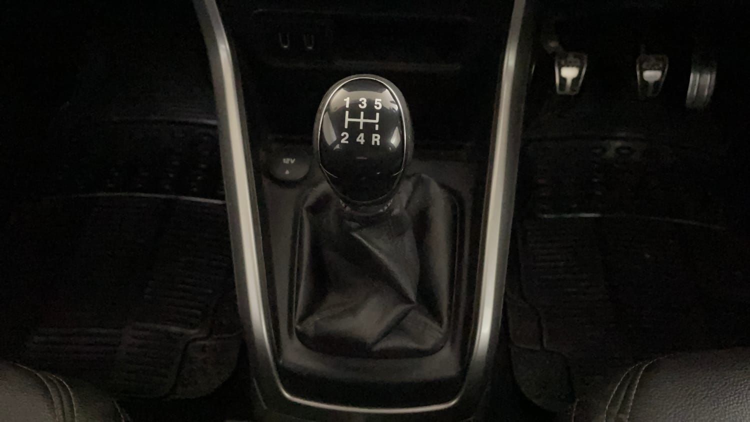 Used 2018 Ford EcoSport Titanium 1.5L TDCi Diesel Manual interior GEAR  KNOB VIEW