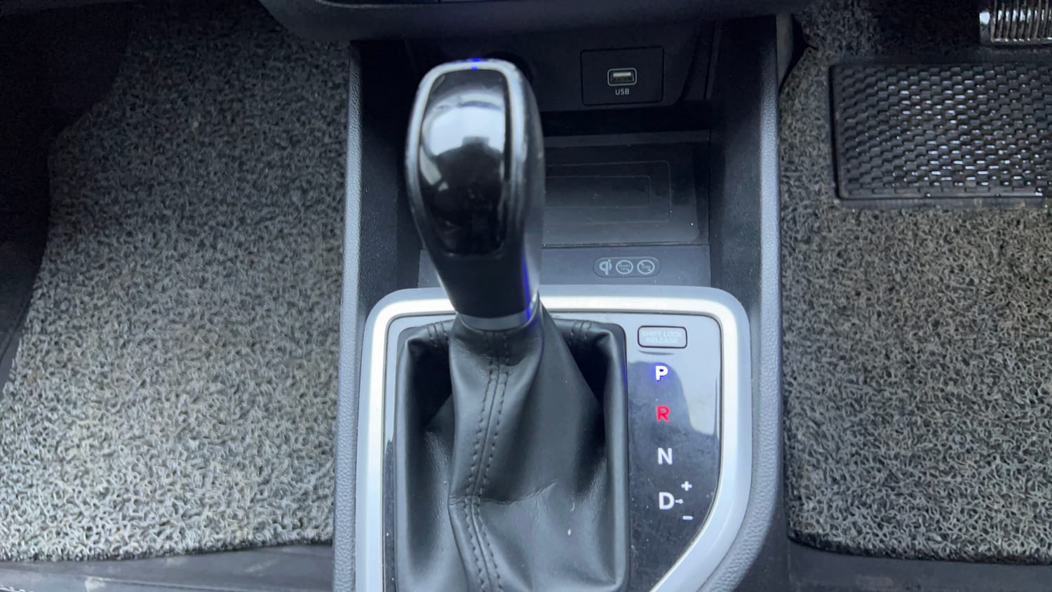 Used 2018 Hyundai Creta SX 1.6 AT Petrol Petrol Automatic interior GEAR  KNOB VIEW