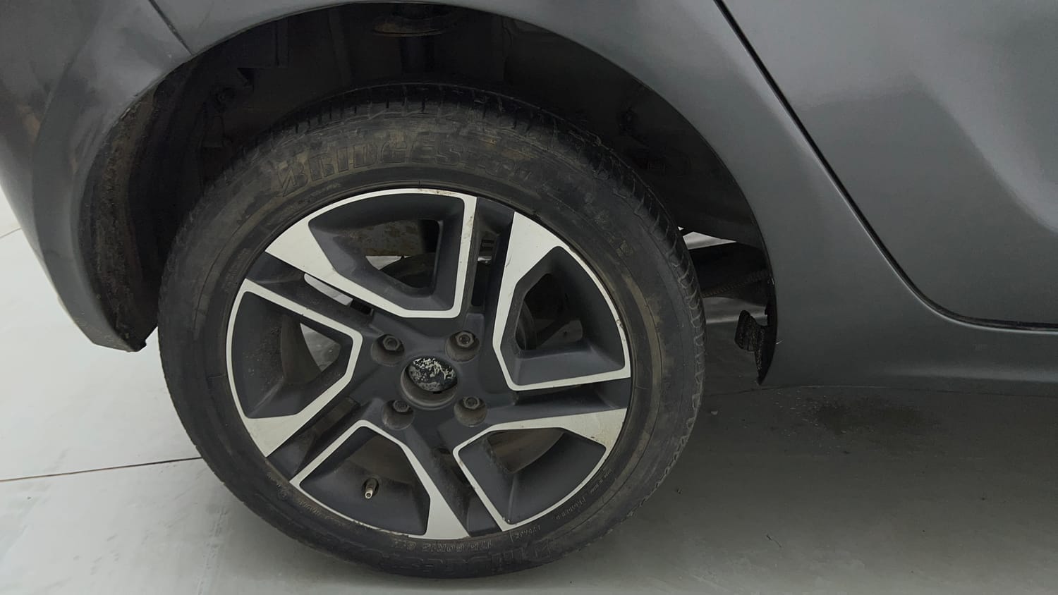 Used 2020 Tata Tiago XZ Plus Petrol Manual tyres RIGHT REAR TYRE RIM VIEW