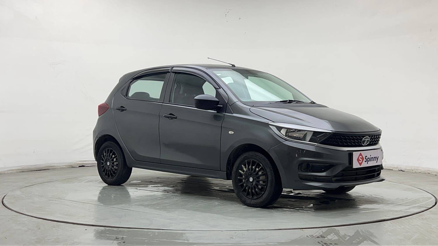 Used 2022 Tata Tiago XE Petrol Manual exterior RIGHT FRONT CORNER VIEW