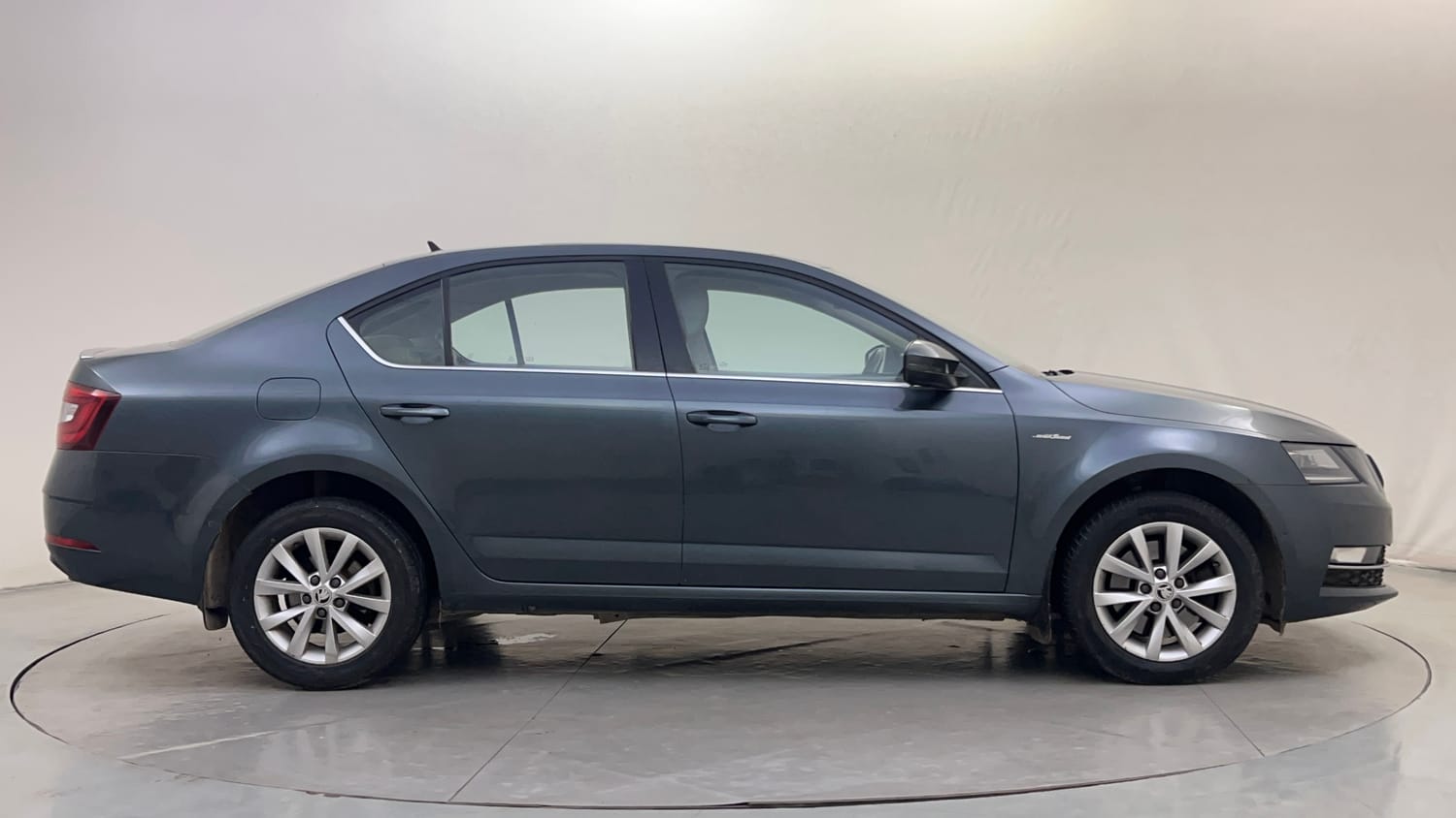 Used 2018 Skoda Octavia 1.8 TSI L&K Petrol Automatic exterior RIGHT SIDE VIEW
