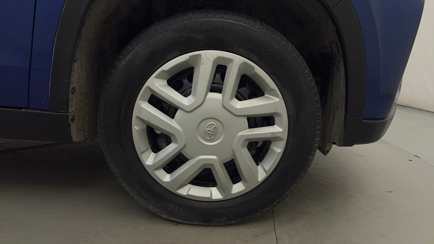 Used 2022 Toyota Urban Cruiser Mid Grade MT Petrol Manual tyres RIGHT FRONT TYRE RIM VIEW