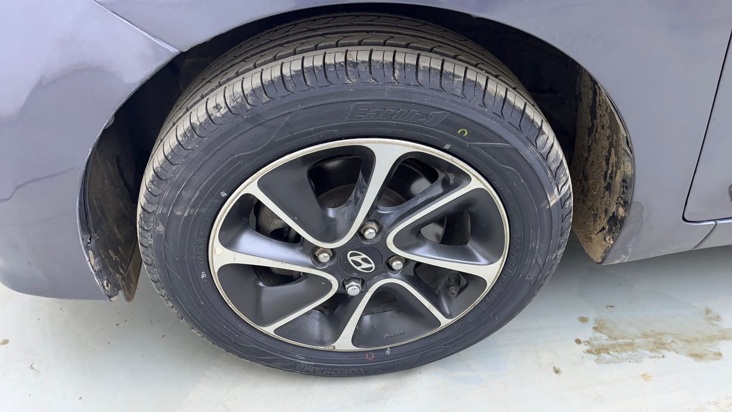 Used 2017 Hyundai Grand i10 Asta 1.2 Kappa VTVT Petrol Manual tyres LEFT FRONT TYRE RIM VIEW