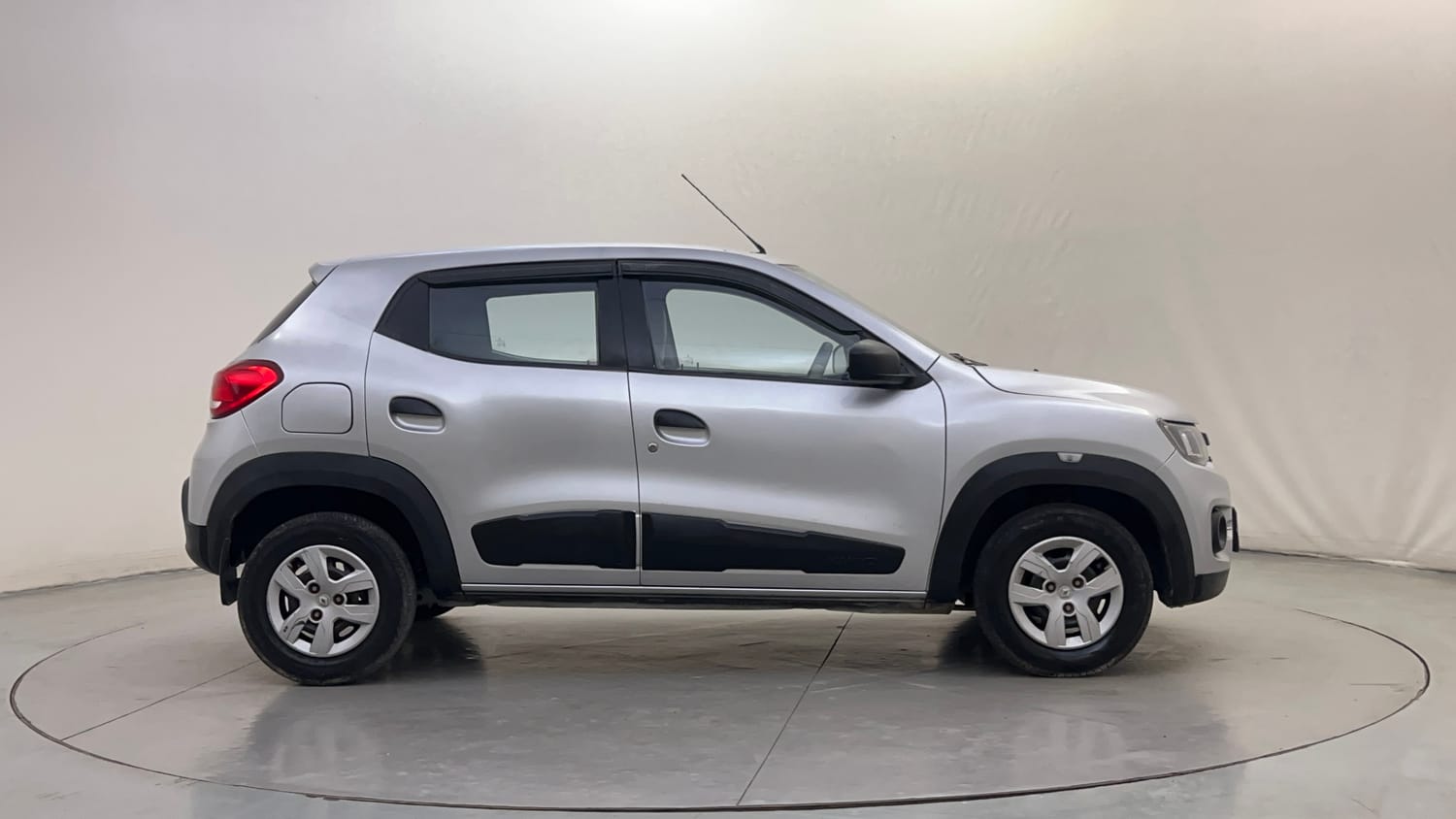 Used 2016 Renault Kwid RXT Petrol Manual exterior RIGHT SIDE VIEW