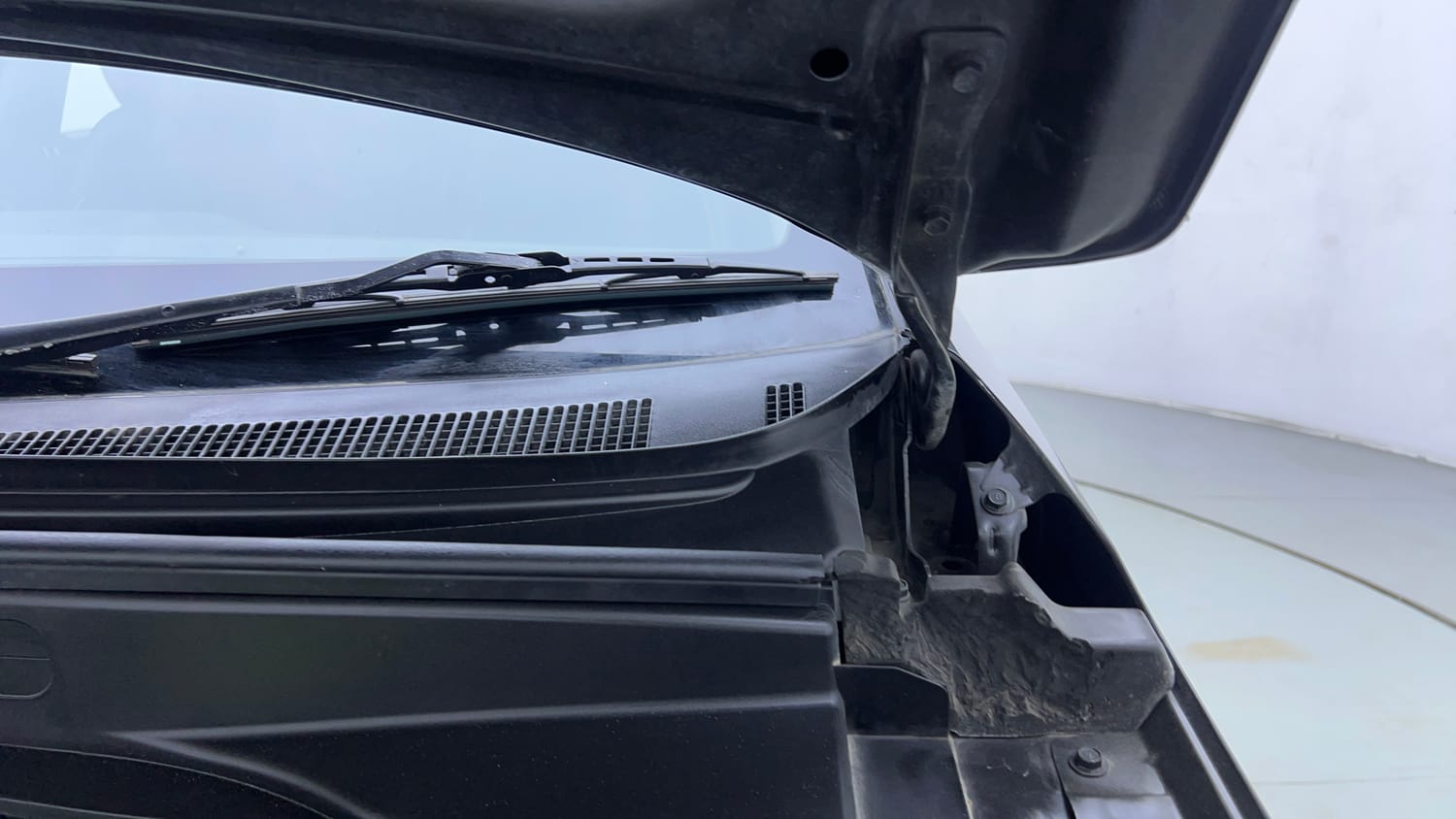 Used 2018 Hyundai Creta SX 1.6 AT Petrol Petrol Automatic engine ENGINE LEFT SIDE HINGE & APRON VIEW
