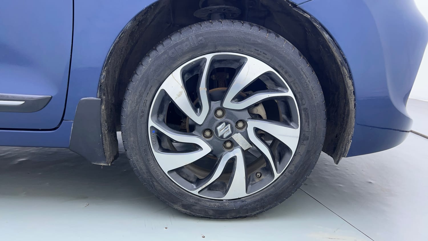 Used 2021 Maruti Suzuki Baleno Zeta Petrol Manual tyres RIGHT FRONT TYRE RIM VIEW