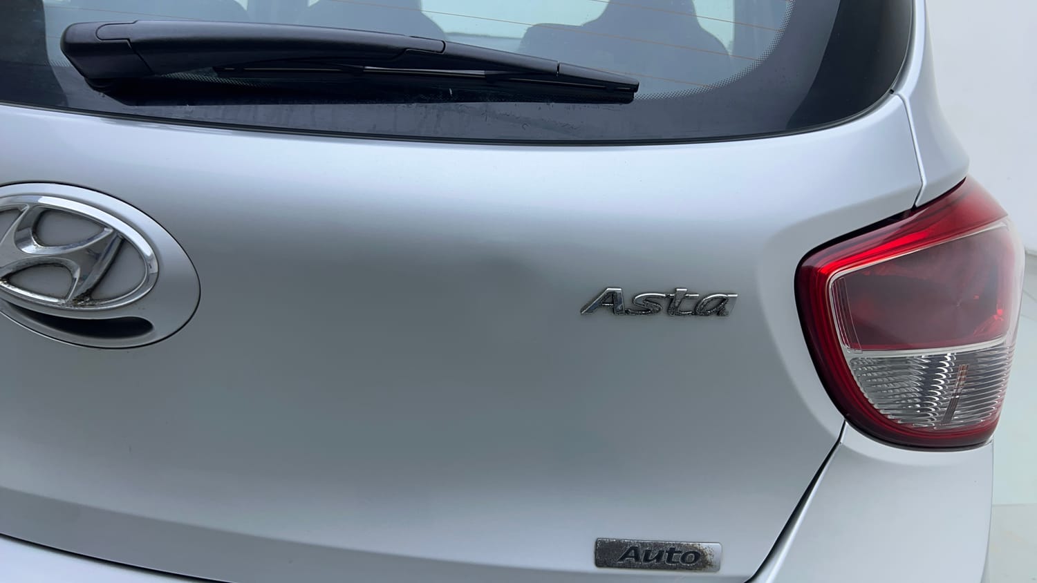 Used 2015 Hyundai Grand i10 Asta AT 1.2 Kappa VTVT Petrol Automatic dents MINOR DENT