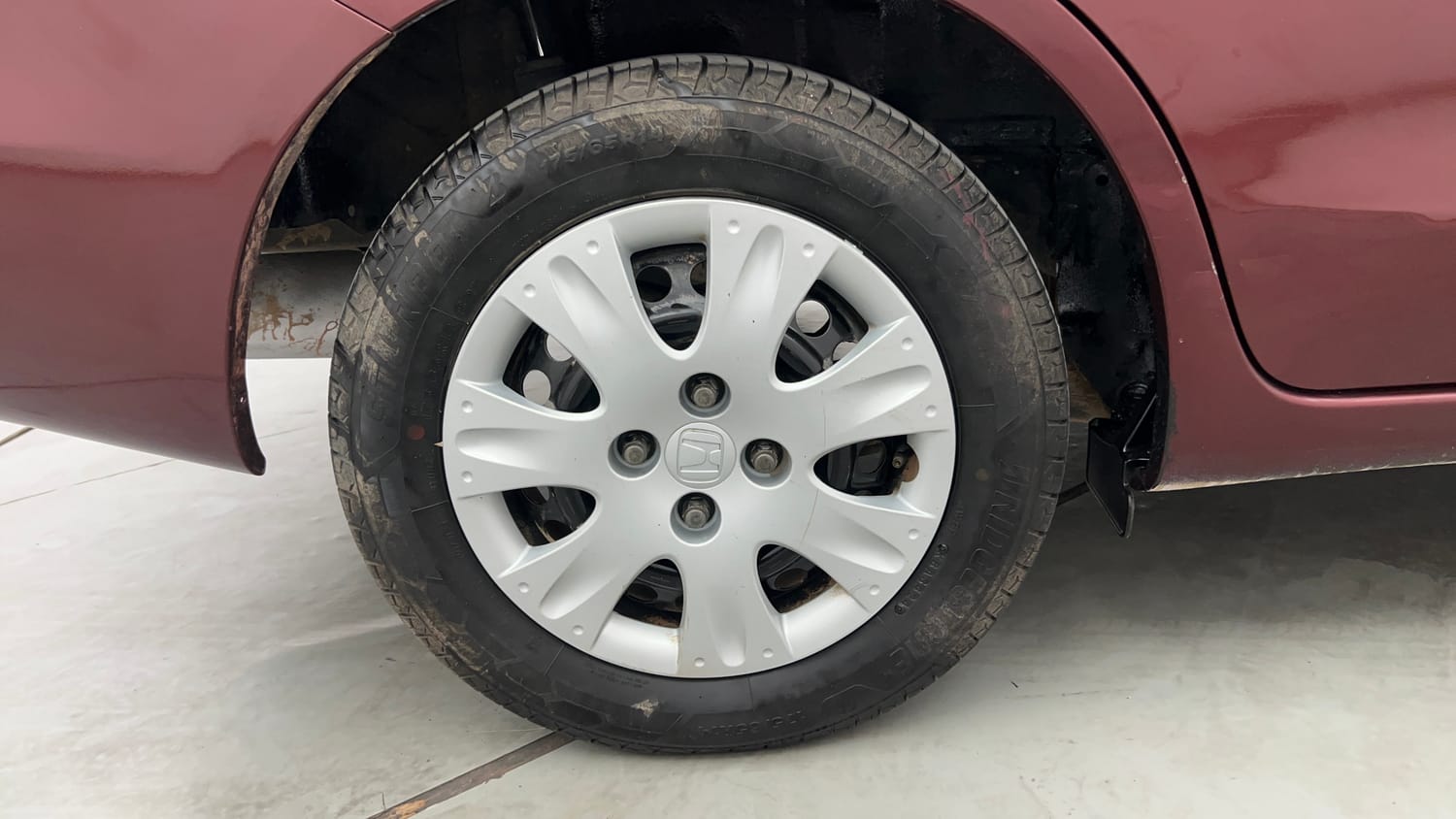 Used 2015 Honda Amaze 1.2 S i-VTEC Petrol Manual tyres RIGHT REAR TYRE RIM VIEW