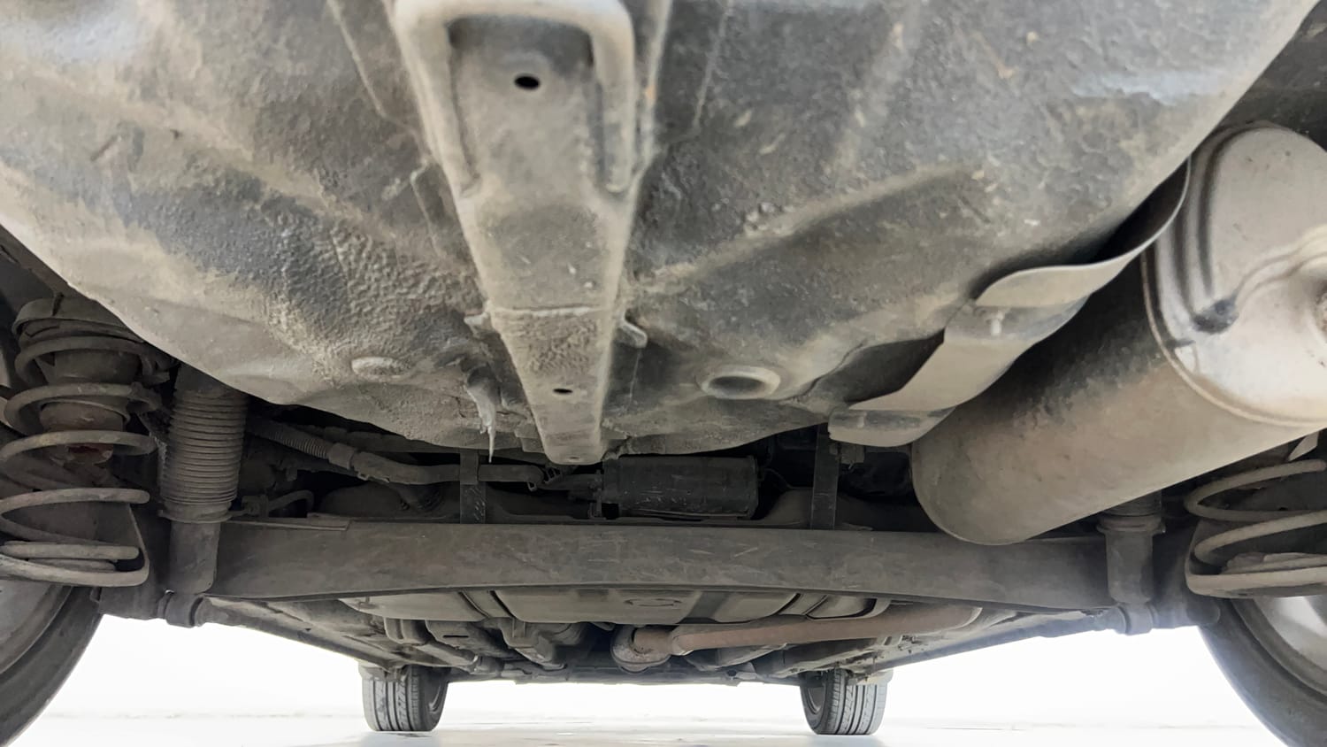 Used 2015 Hyundai Verna Fluidic 1.6 VTVT SX Petrol Manual extra REAR UNDERBODY VIEW (TAKEN FROM REAR)