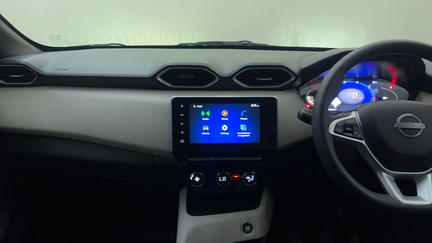 Used 2023 Nissan Magnite XV Petrol Manual interior MUSIC SYSTEM & AC CONTROL VIEW