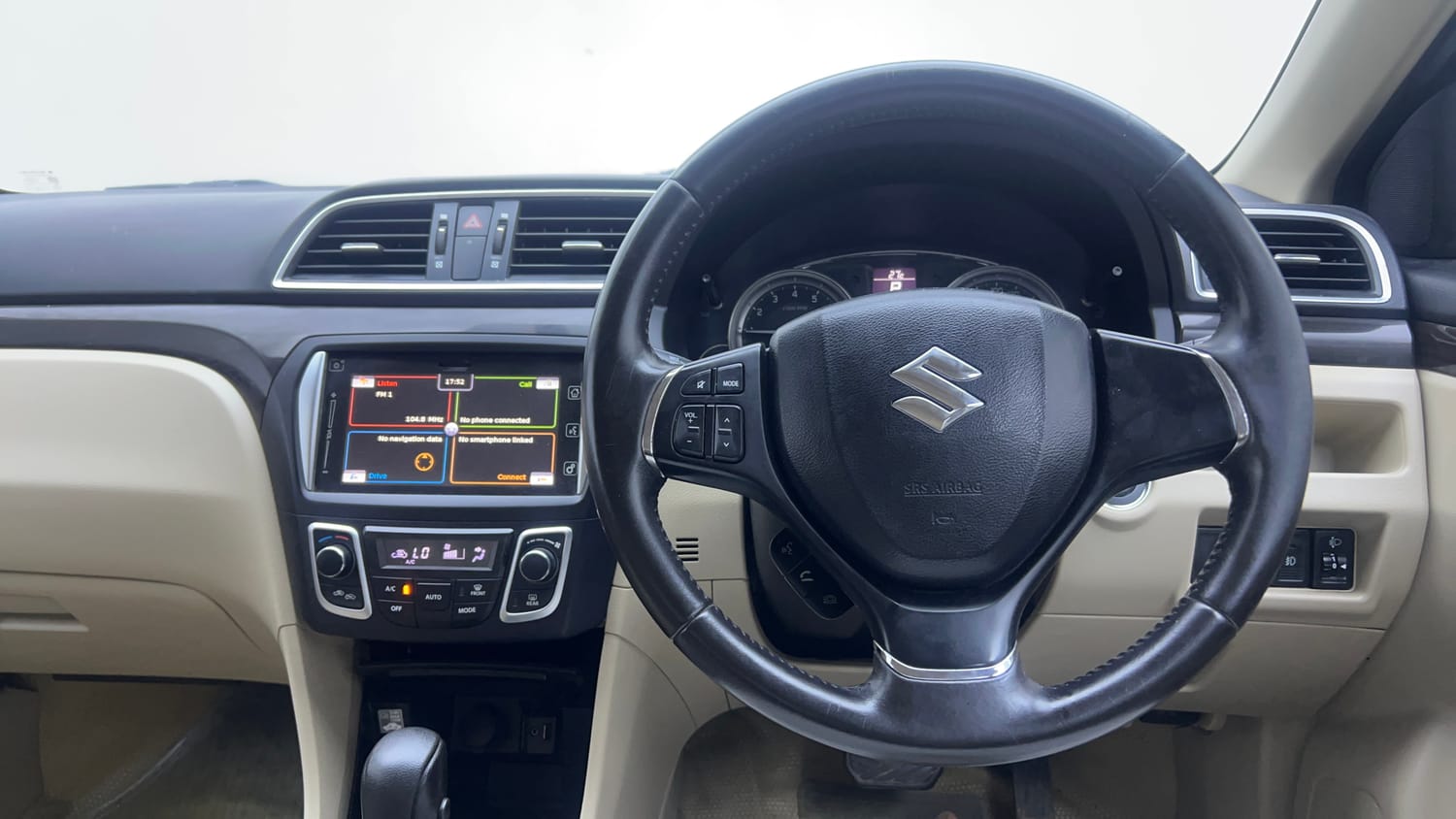 Used 2017 Maruti Suzuki Ciaz Alpha 1.4 AT Petrol Automatic interior STEERING VIEW