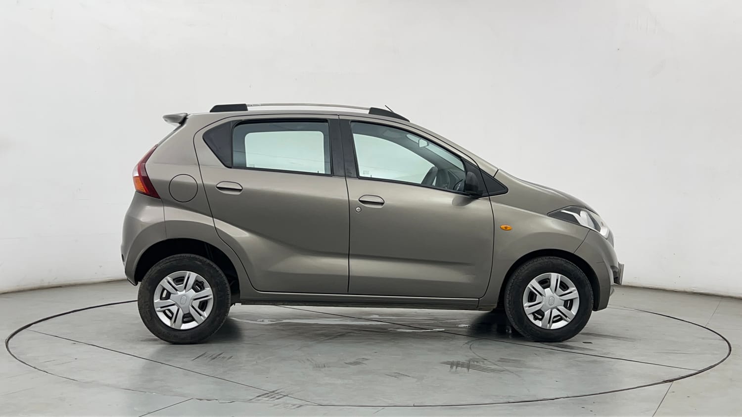 Used 2018 Datsun Redi-GO S 1.0 AMT Petrol Automatic exterior RIGHT SIDE VIEW