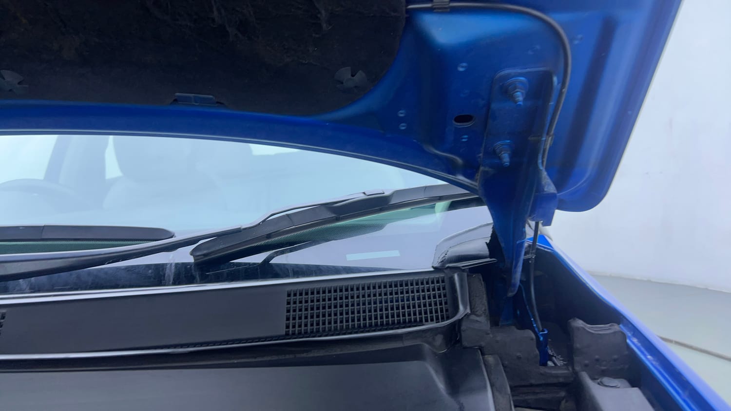 Used 2018 Jeep Compass Limited 1.4 Petrol AT Petrol Automatic engine ENGINE LEFT SIDE HINGE & APRON VIEW