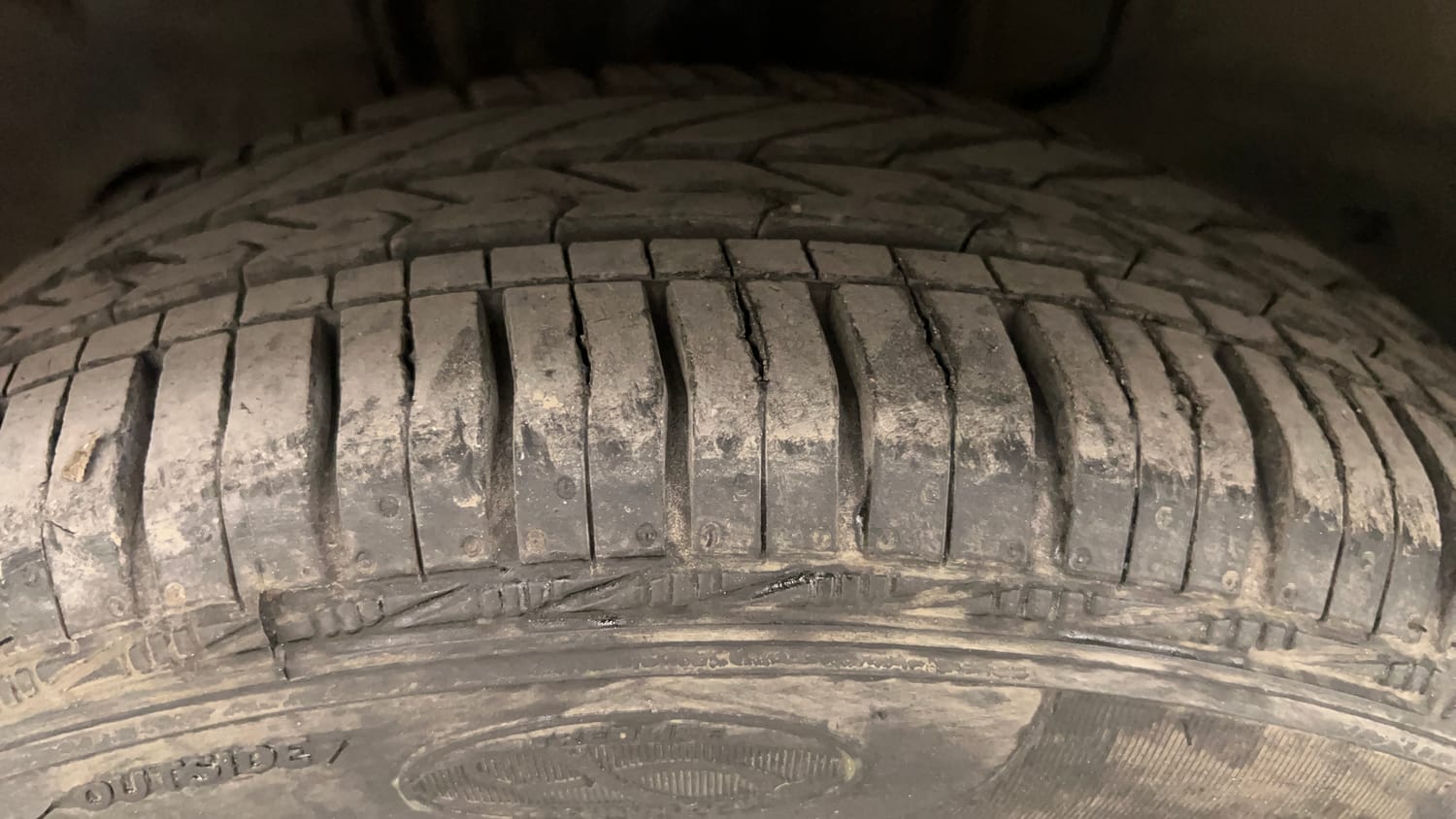 Used 2016 Tata Tiago Revotron XT Petrol Manual tyres LEFT FRONT TYRE TREAD VIEW