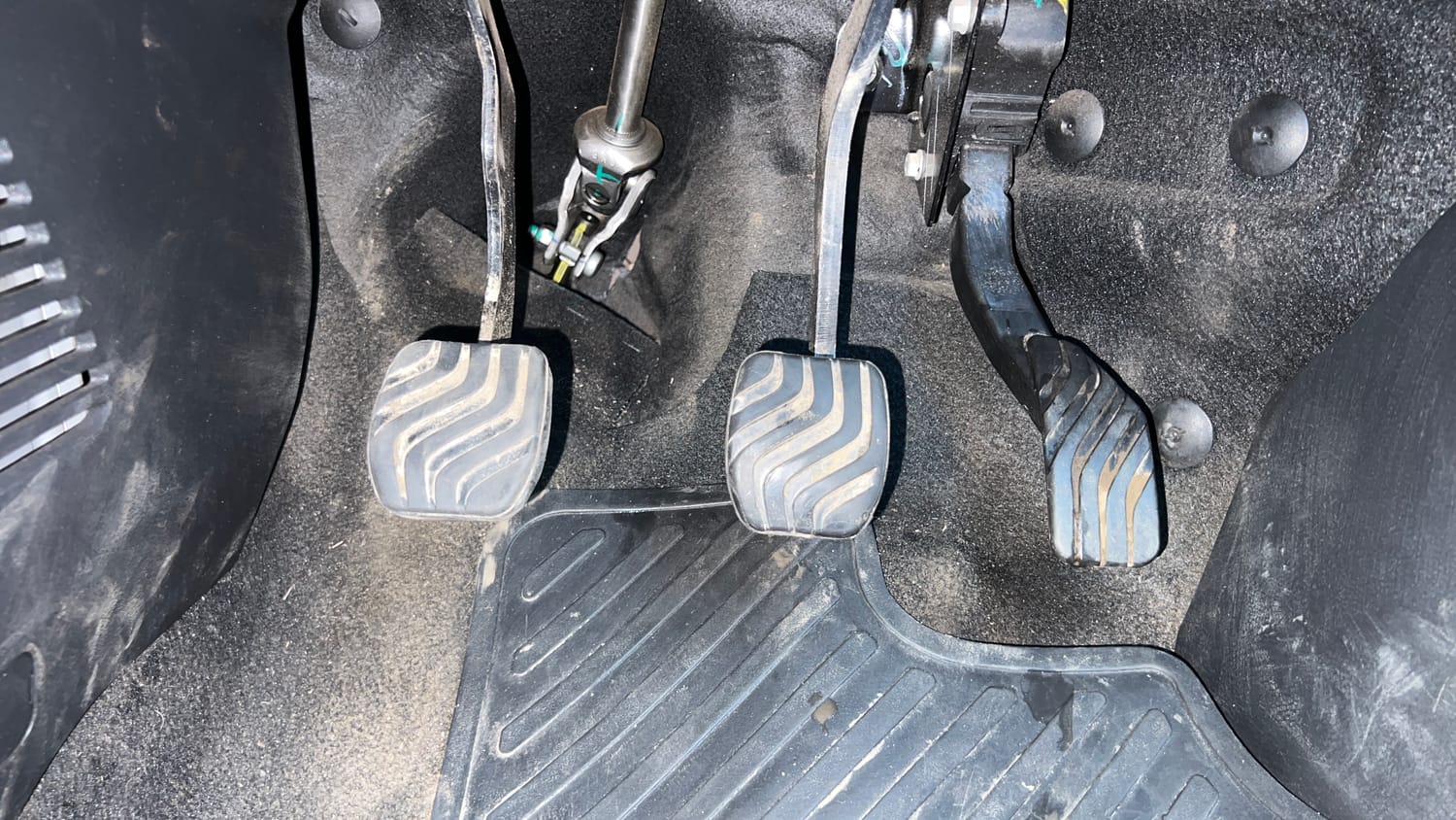 Used 2023 Nissan Magnite XV Premium Turbo Petrol Manual interior PEDALS VIEW
