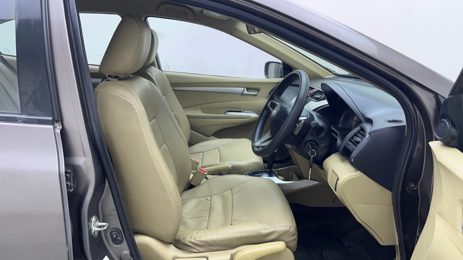 Used 2011 Honda City 1.5 V AT Petrol Automatic interior RIGHT SIDE FRONT DOOR CABIN VIEW