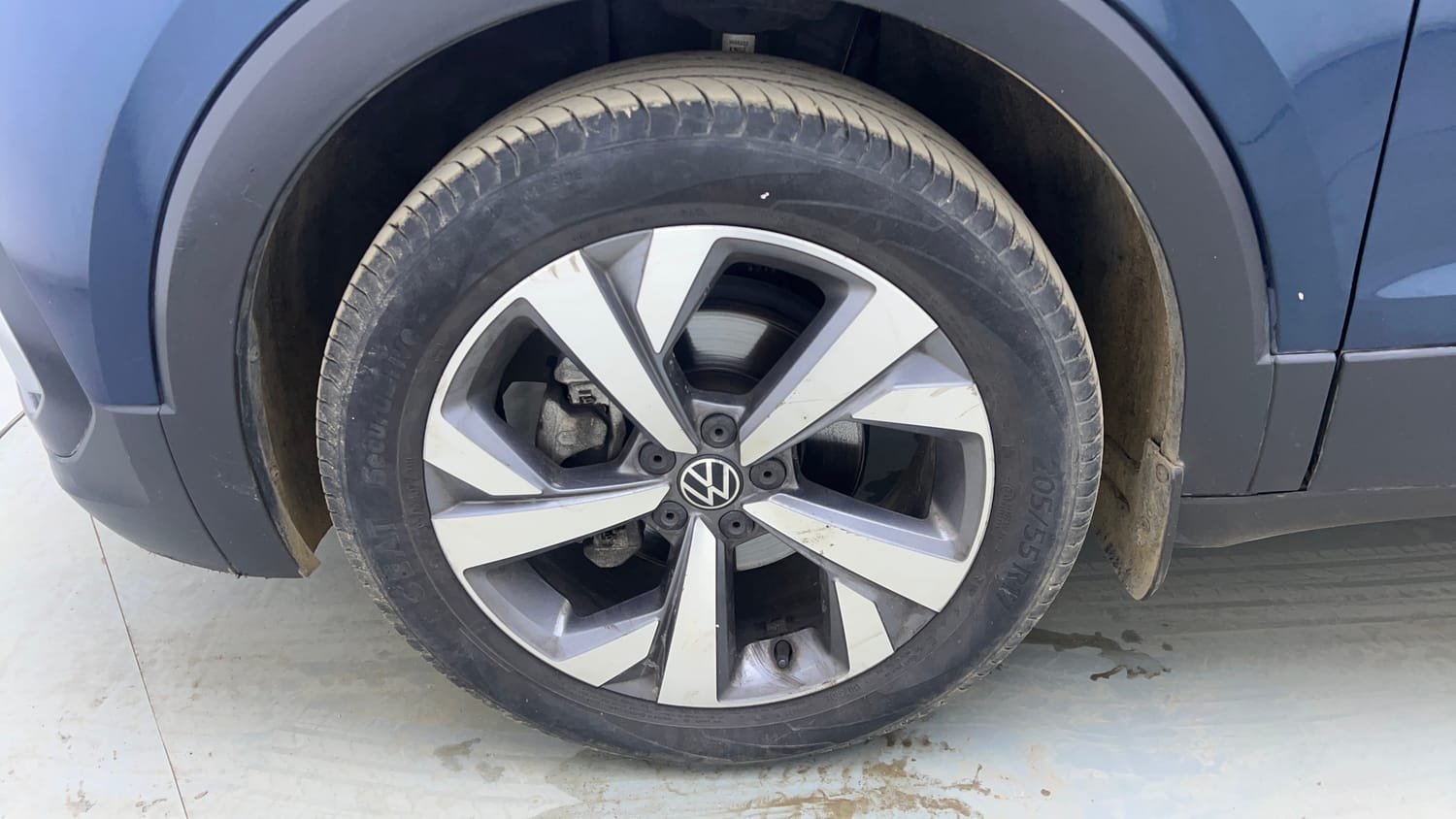 Used 2025 Volkswagen Taigun Topline 1.0 TSI AT Petrol Automatic tyres LEFT FRONT TYRE RIM VIEW