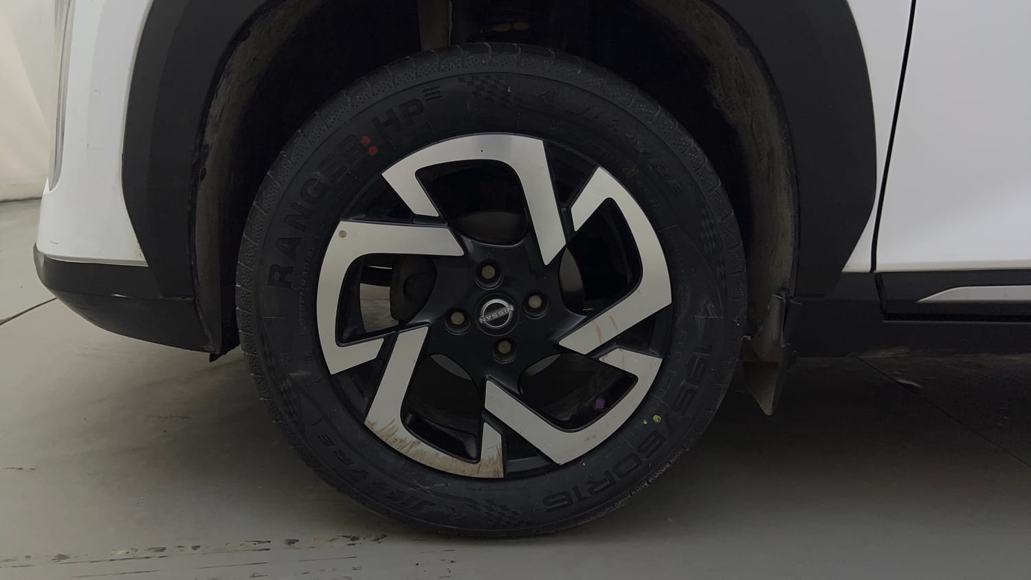 Used 2023 Nissan Magnite XV Petrol Manual tyres LEFT FRONT TYRE RIM VIEW