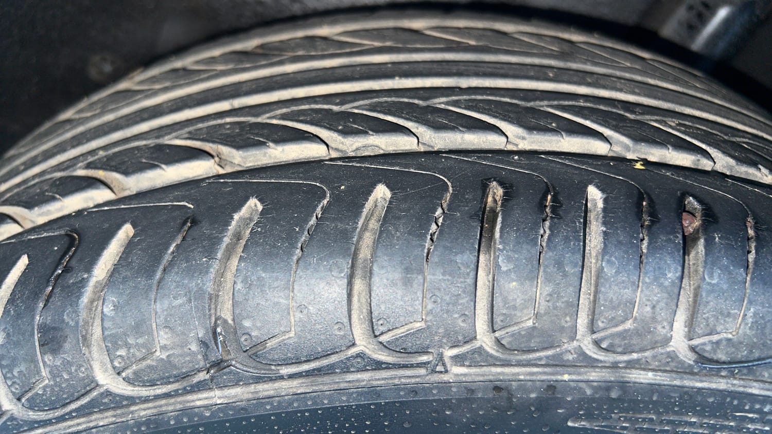 Used 2017 Ford EcoSport Titanium 1.5L Ti-VCT Petrol Manual tyres LEFT REAR TYRE TREAD VIEW