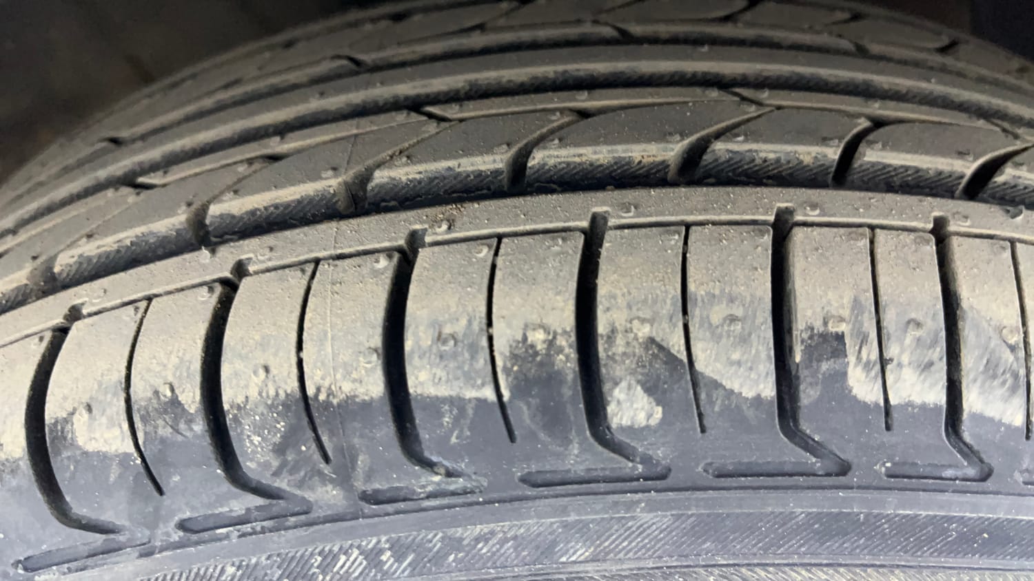 Used 2017 Hyundai Grand i10 Asta 1.2 Kappa VTVT Petrol Manual tyres RIGHT FRONT TYRE TREAD VIEW