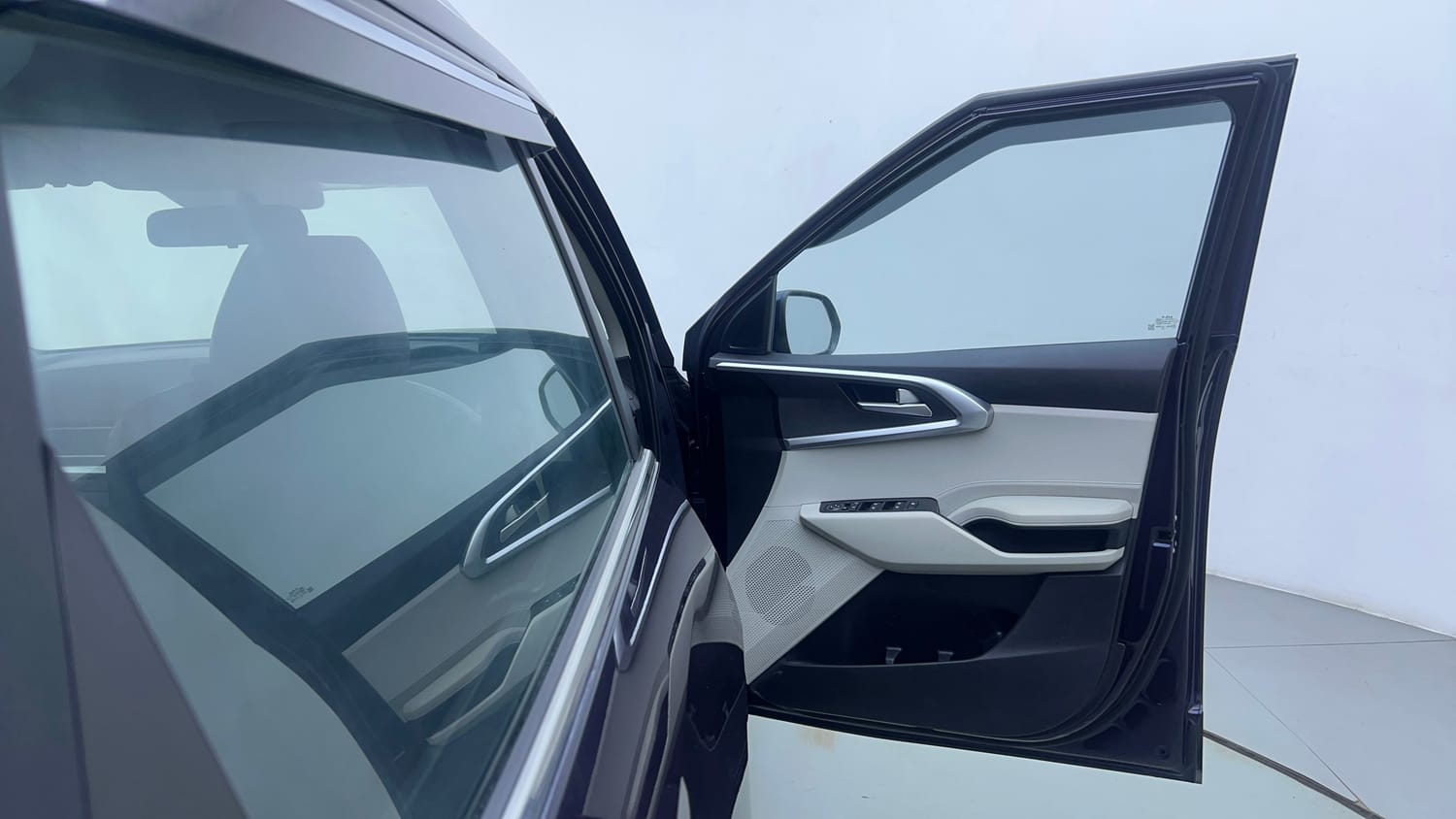 Used 2022 Kia Carens Prestige Plus 1.4 Petrol MT 7 STR Petrol Manual interior RIGHT FRONT DOOR OPEN VIEW
