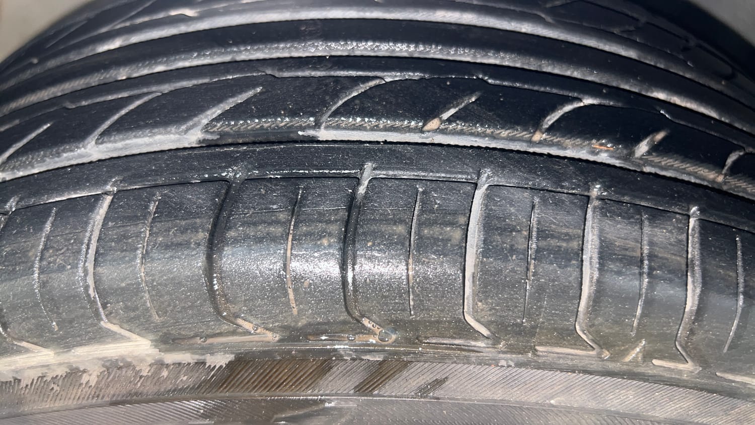 Used 2014 Hyundai i20 Sportz 1.2 Petrol Manual tyres LEFT FRONT TYRE TREAD VIEW
