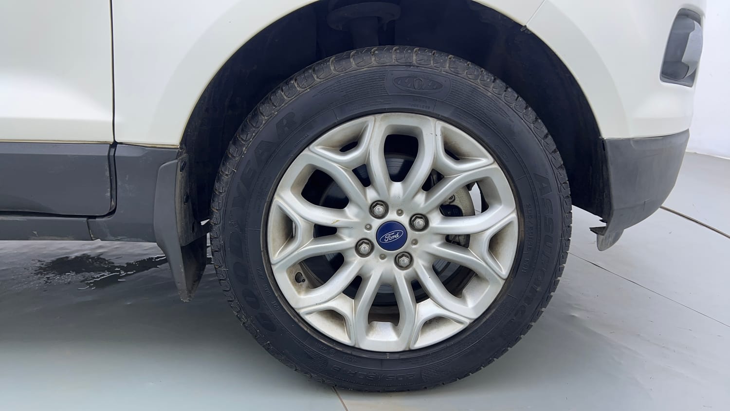 Used 2017 Ford EcoSport Titanium 1.5L Ti-VCT Petrol Manual tyres RIGHT FRONT TYRE RIM VIEW