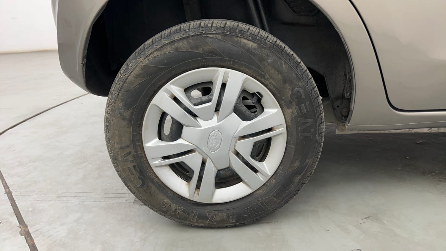 Used 2018 Datsun Redi-GO S 1.0 AMT Petrol Automatic tyres RIGHT REAR TYRE RIM VIEW