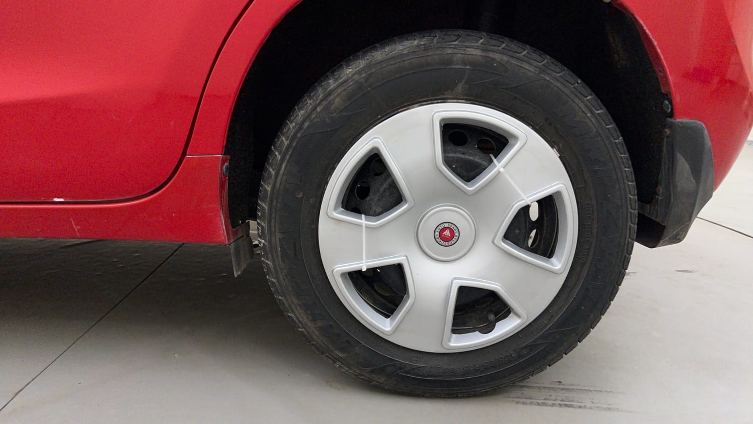Used 2018 Maruti Suzuki Baleno Delta 1.2 AT Petrol Automatic tyres LEFT REAR TYRE RIM VIEW