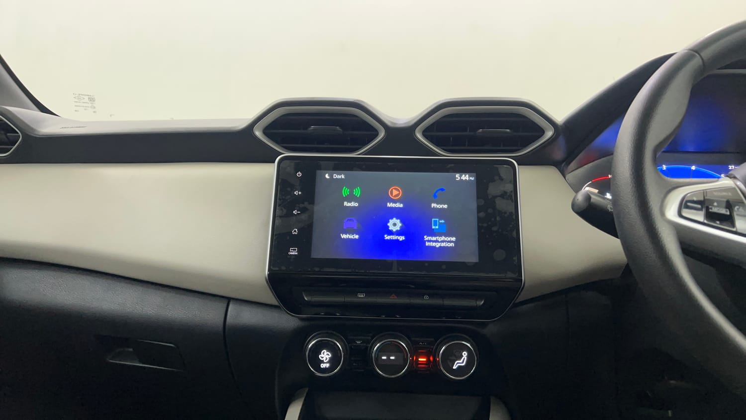 Used 2023 Nissan Magnite XV Petrol Manual interior MUSIC SYSTEM & AC CONTROL VIEW
