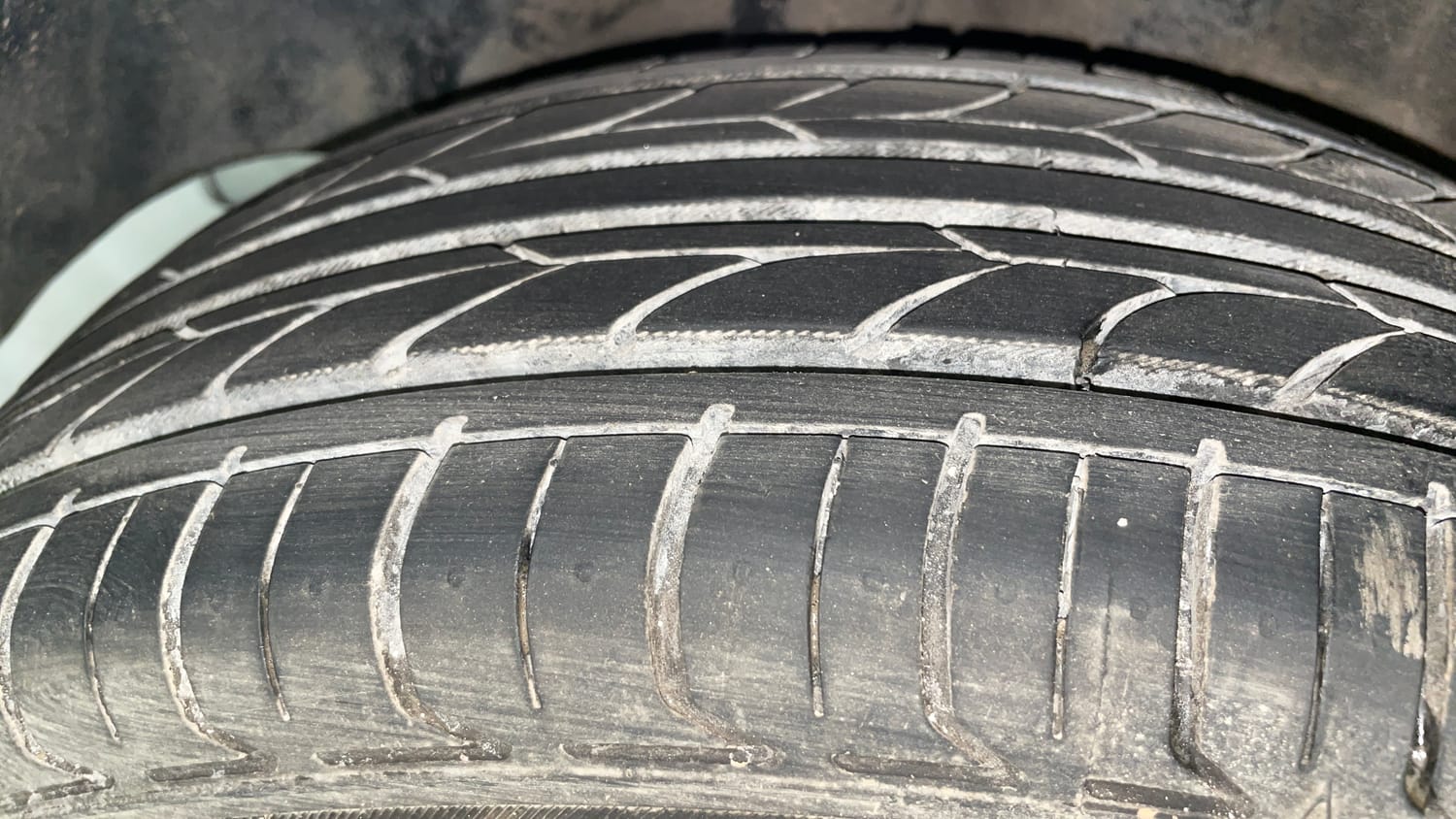 Used 2013 Ford Figo Duratec Petrol ZXI 1.2 Petrol Manual tyres RIGHT REAR TYRE TREAD VIEW