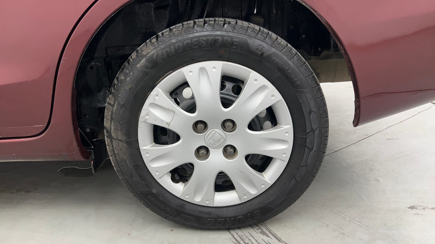 Used 2015 Honda Amaze 1.2 S i-VTEC Petrol Manual tyres LEFT REAR TYRE RIM VIEW