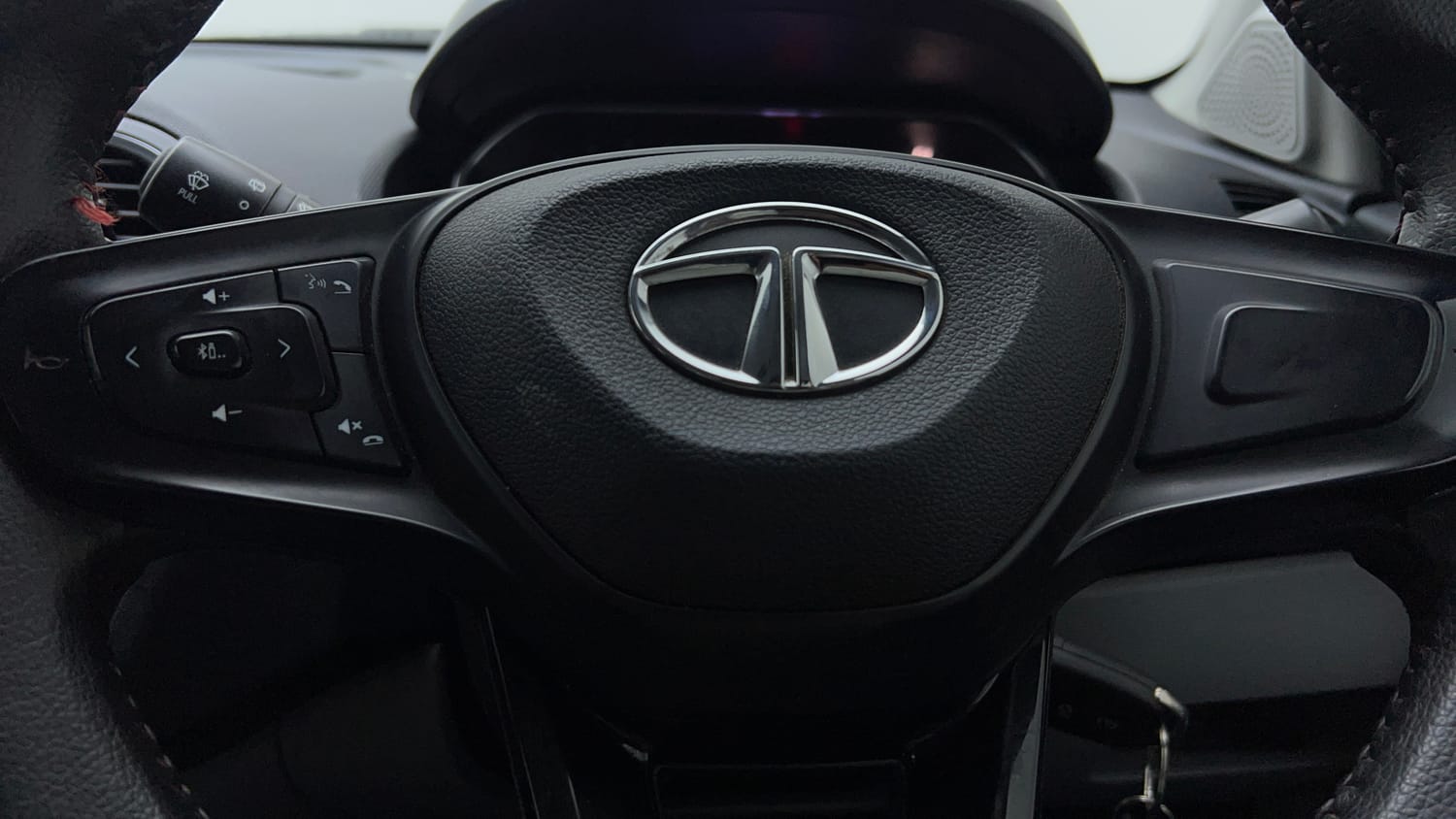 Used 2020 Tata Tiago XZ Plus Petrol Manual top_features Airbags