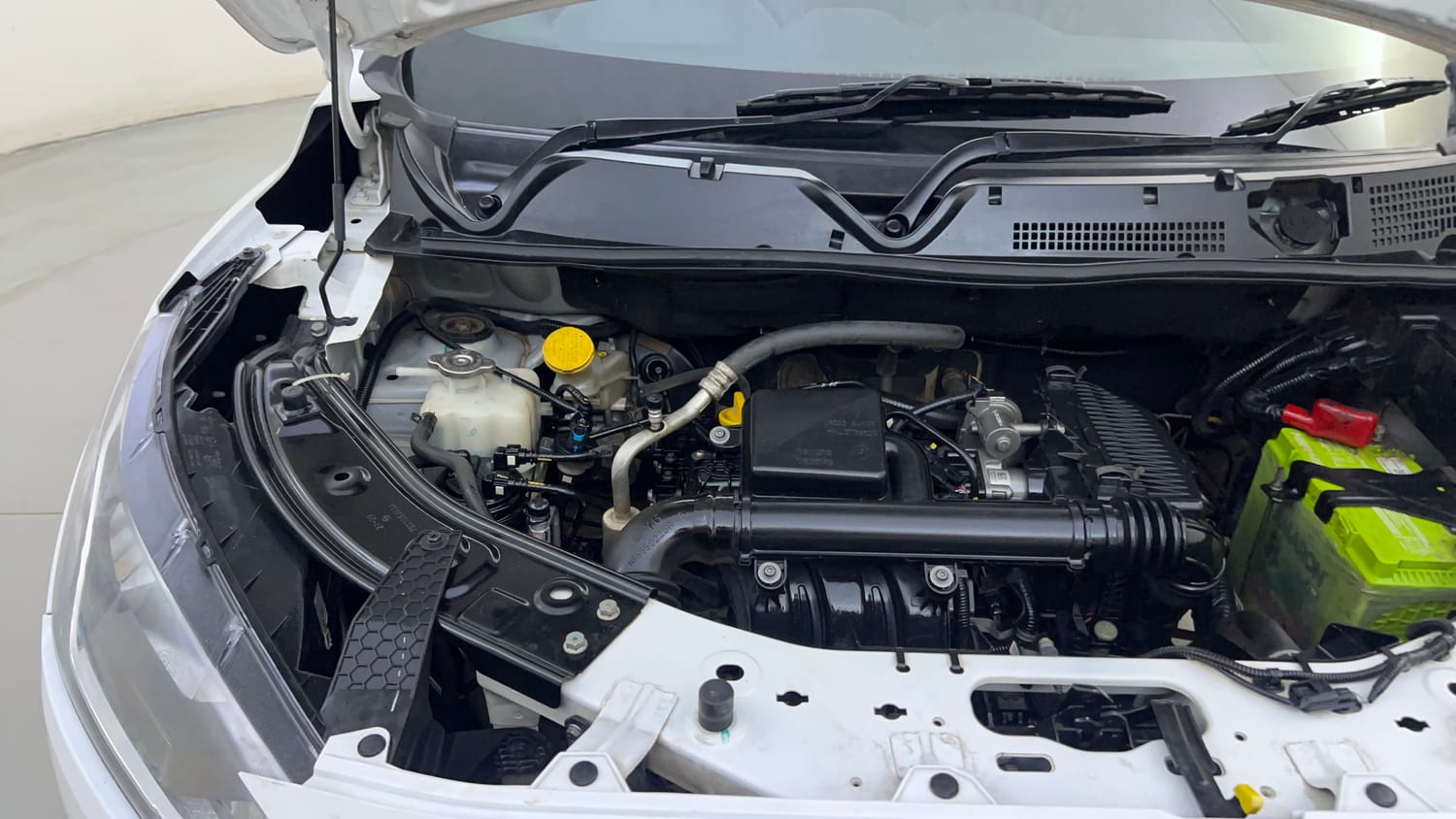 Used 2023 Nissan Magnite XV Petrol Manual engine ENGINE RIGHT SIDE HINGE & APRON VIEW