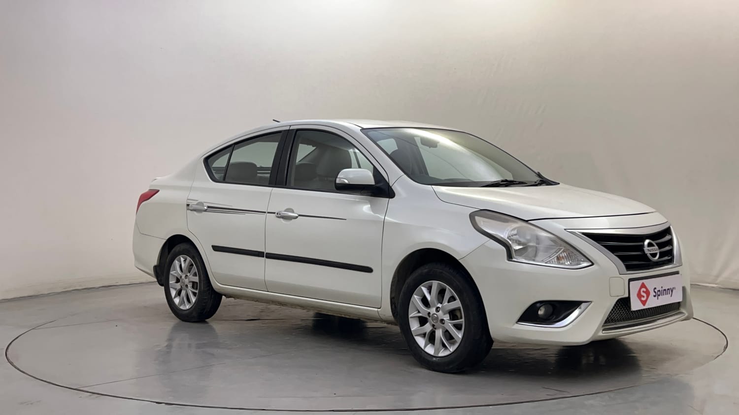 Used 2018 Nissan Sunny XV CVT Petrol Automatic exterior RIGHT FRONT CORNER VIEW