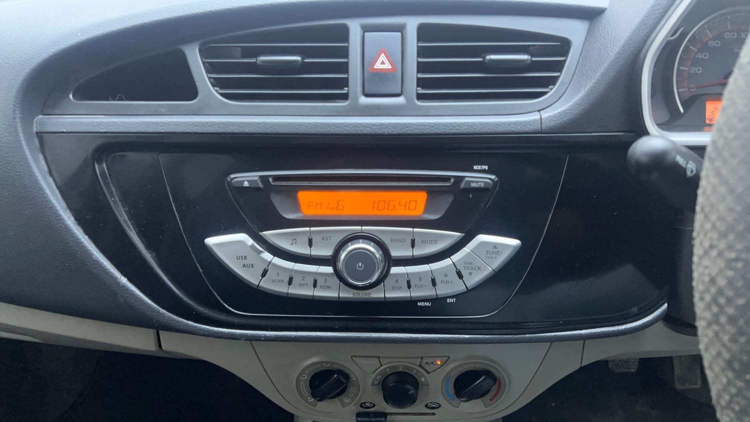 Used 2015 Maruti Suzuki Alto K10 VXi Petrol Manual interior MUSIC SYSTEM & AC CONTROL VIEW