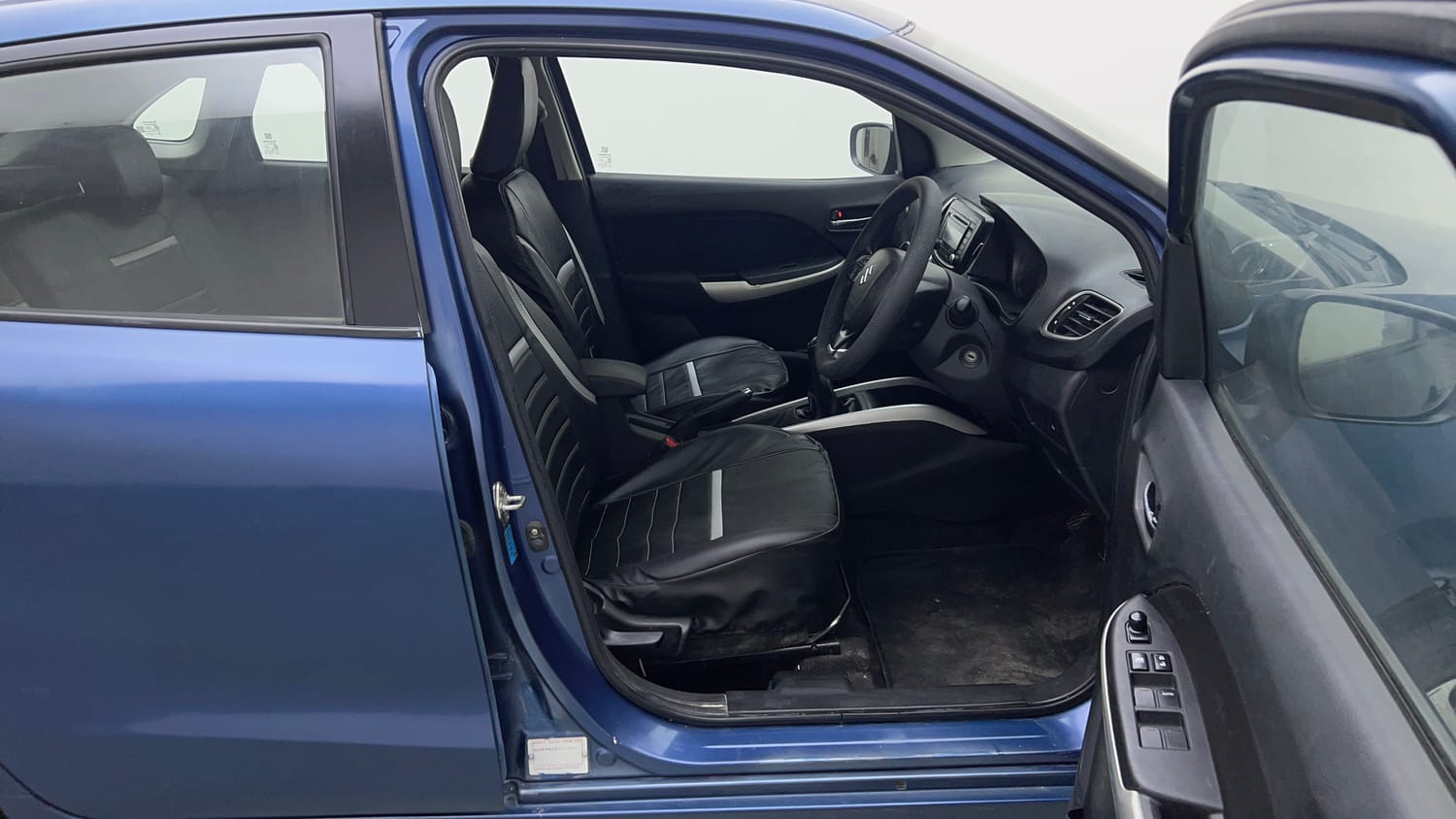 Used 2017 Maruti Suzuki Baleno Delta 1.2 Petrol Manual interior RIGHT SIDE FRONT DOOR CABIN VIEW