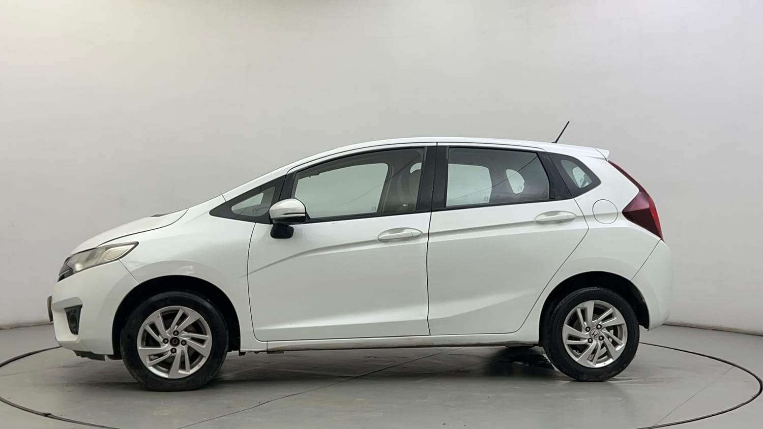 Used 2016 Honda Jazz V Petrol Petrol Manual exterior LEFT SIDE VIEW