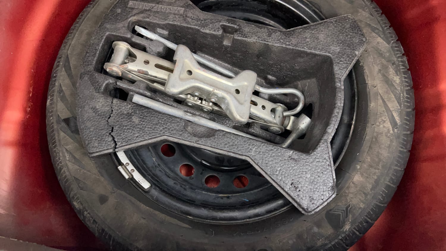Used 2015 Maruti Suzuki Celerio VXi AMT Petrol Automatic tyres SPARE TYRE VIEW