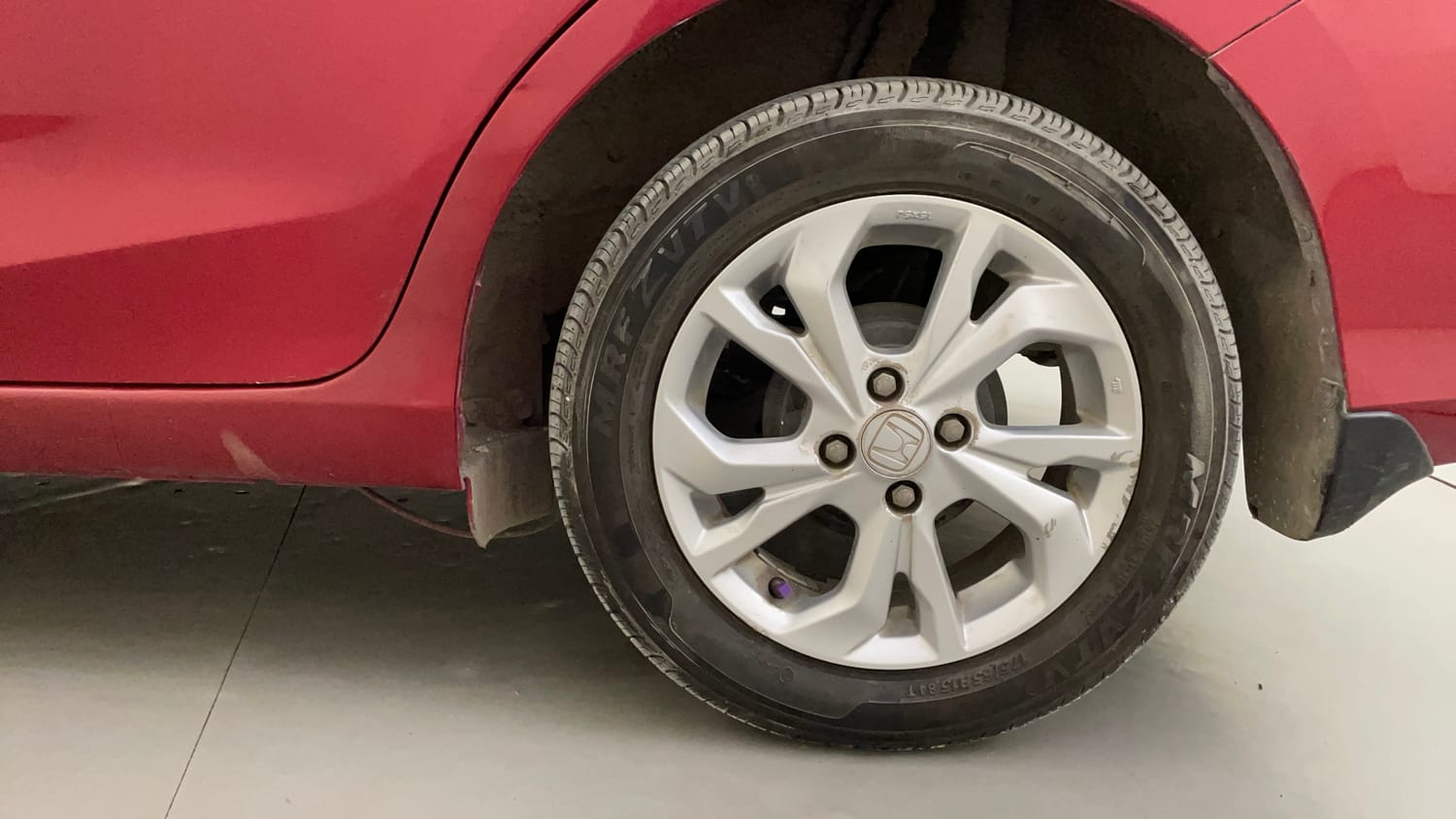 Used 2019 Honda Amaze 1.2 V CVT Petrol Petrol Automatic tyres LEFT REAR TYRE RIM VIEW