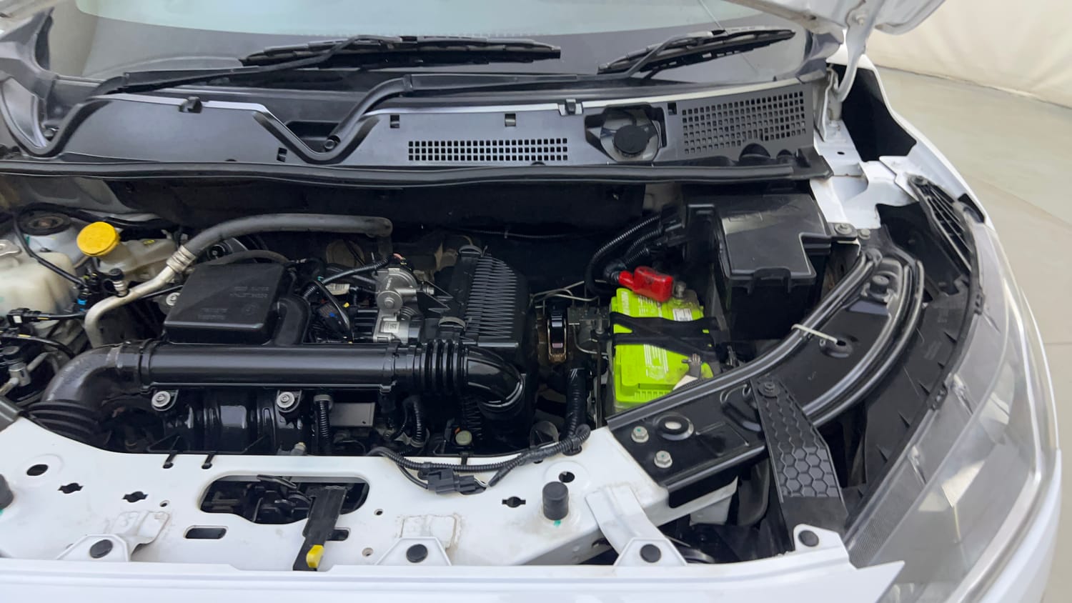 Used 2023 Nissan Magnite XV Petrol Manual engine ENGINE LEFT SIDE HINGE & APRON VIEW